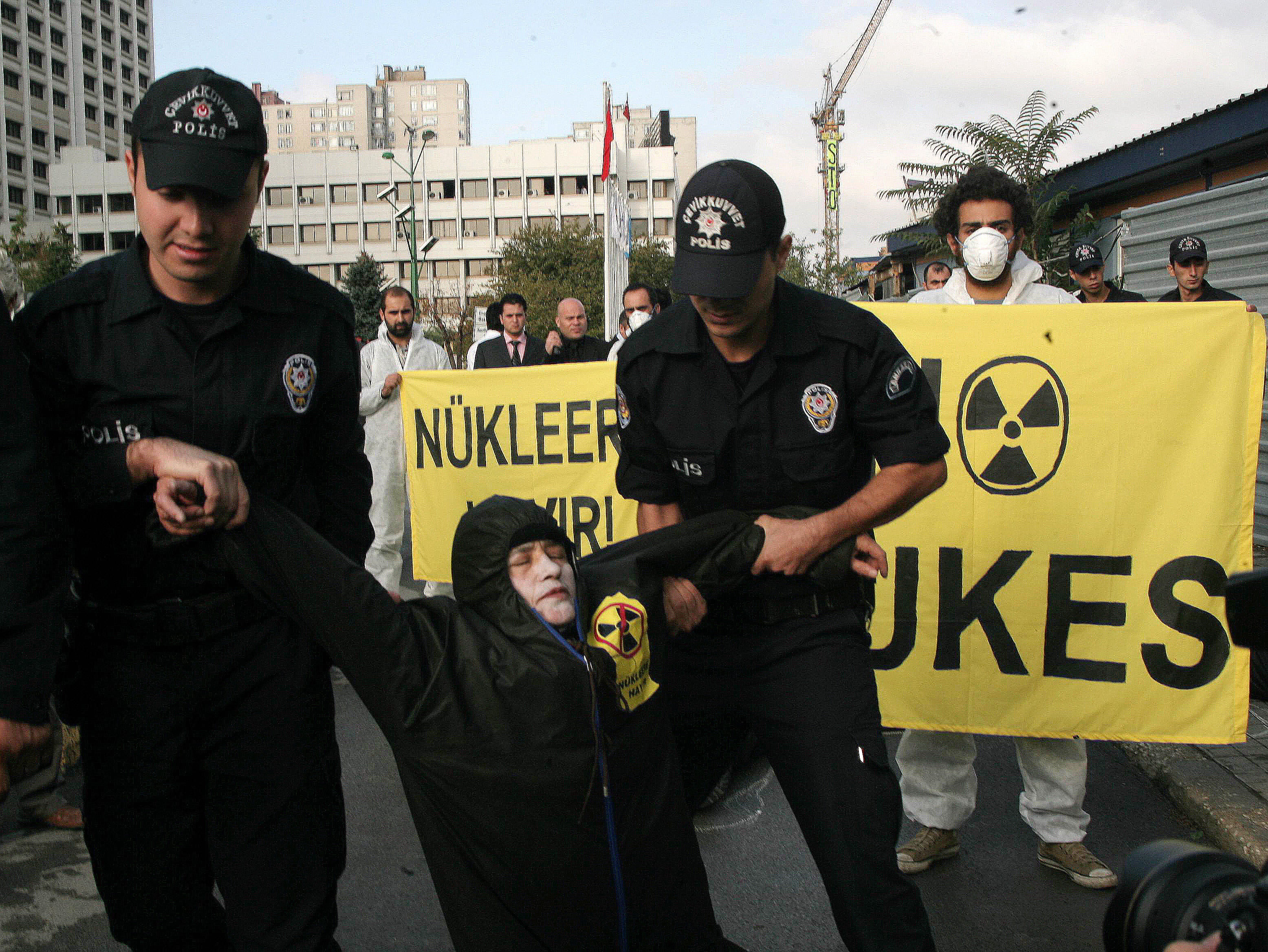 Turkish police arrest Greenpeace activists in front of the Energy Ministry in Ankara