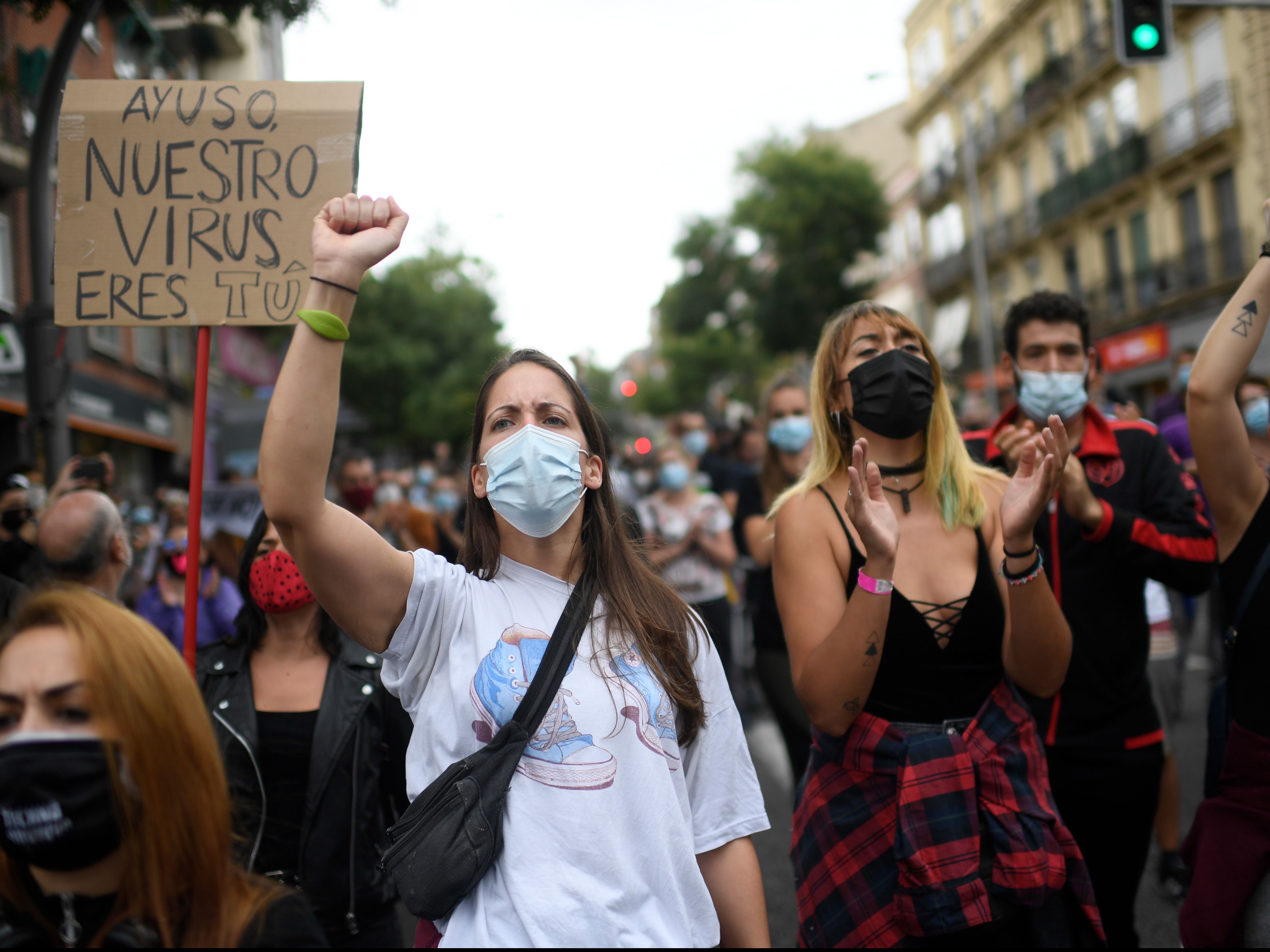 Demonstrators in the Vallecas neighbourhood say they are being discriminated against by the regional government.