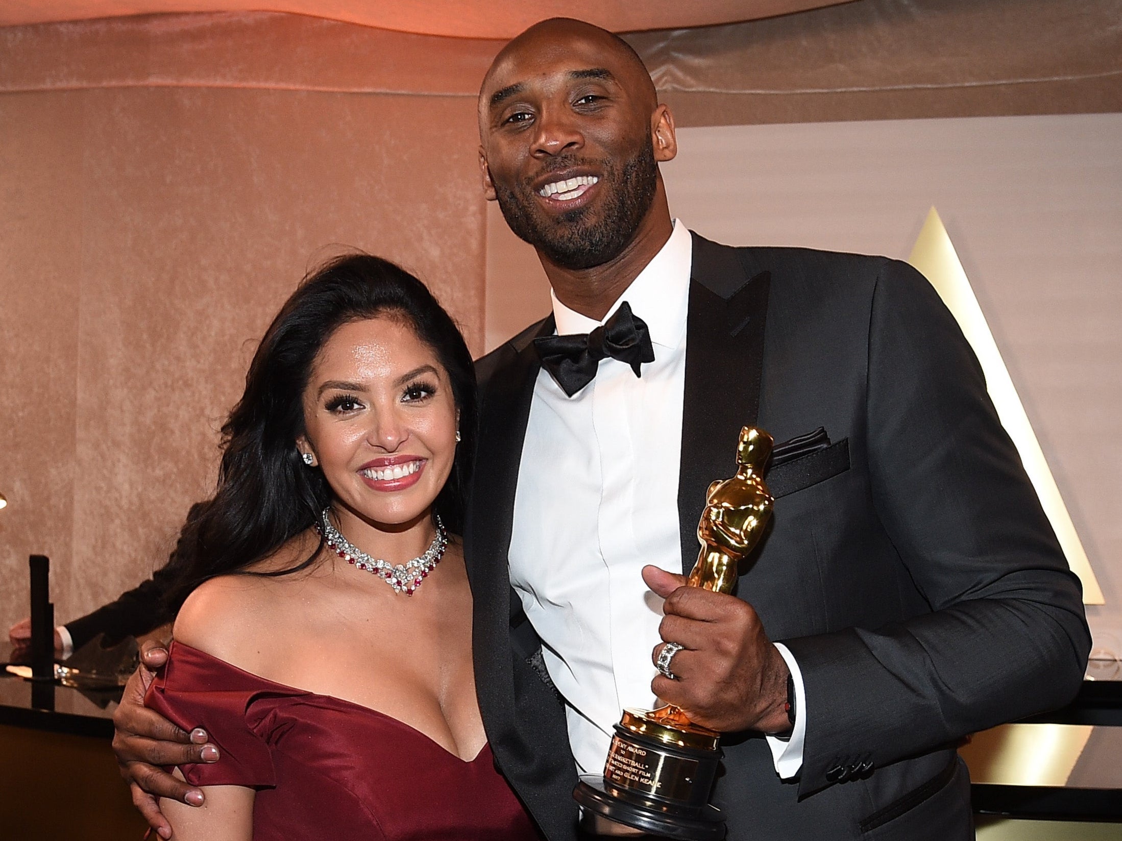 Kobe Bryant's widow sues sheriff's department over crash photos