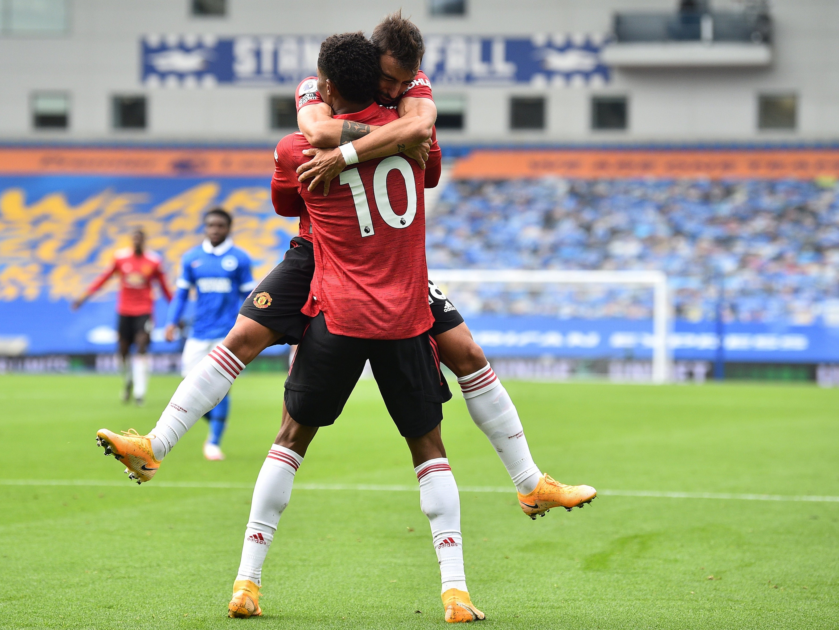 Marcus Rashford celebrates his goal with Bruno Fernandes