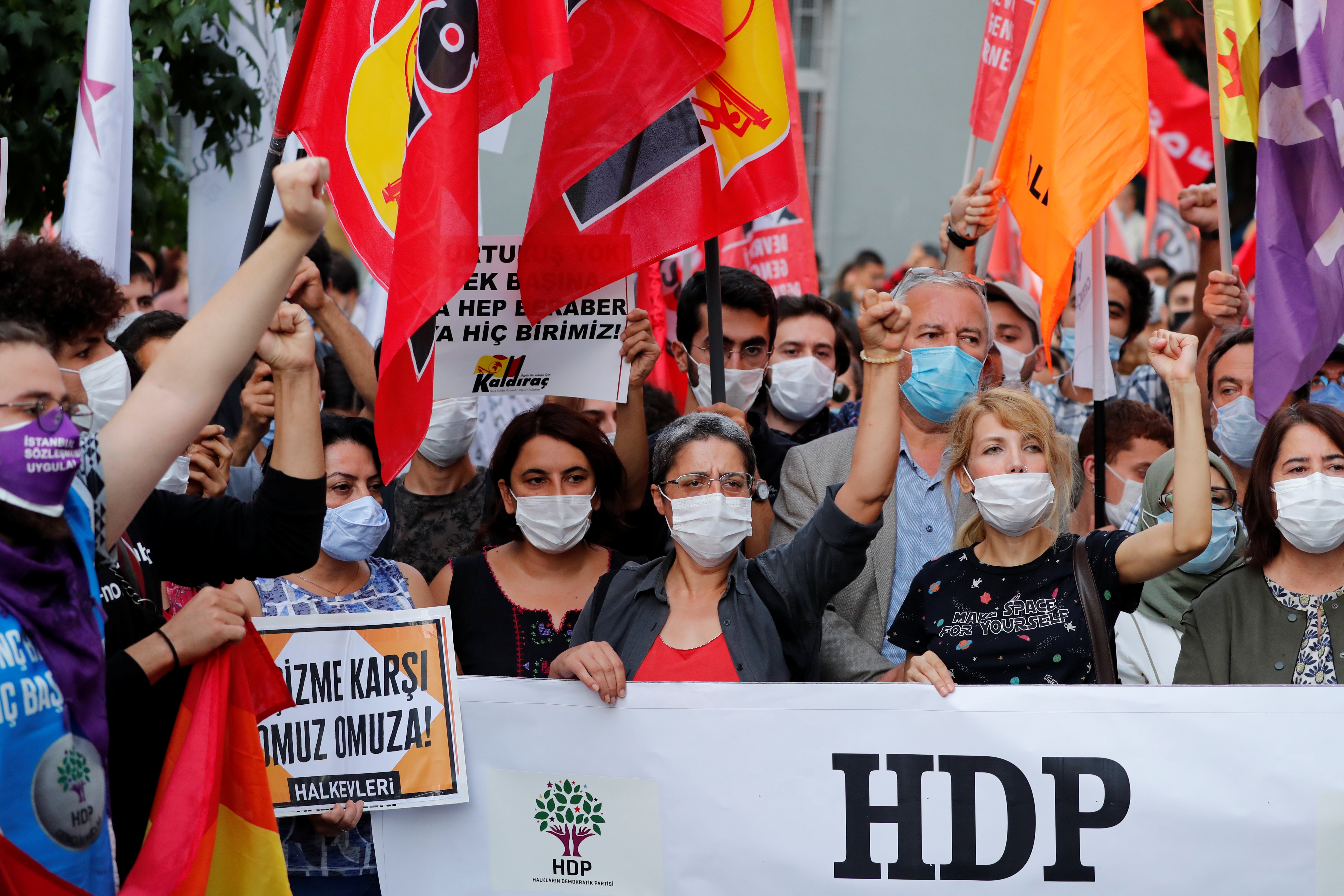 Protest in Istanbul against the arrest of 82 people