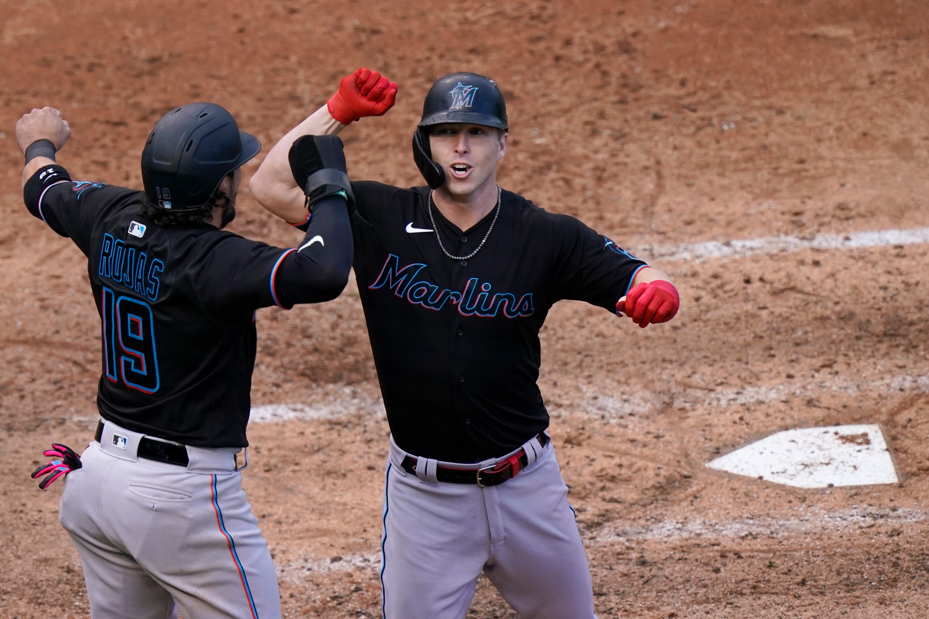 Corey Dickerson conectó un jonrón de tres anotaciones en la parte alta del séptimo capítulo