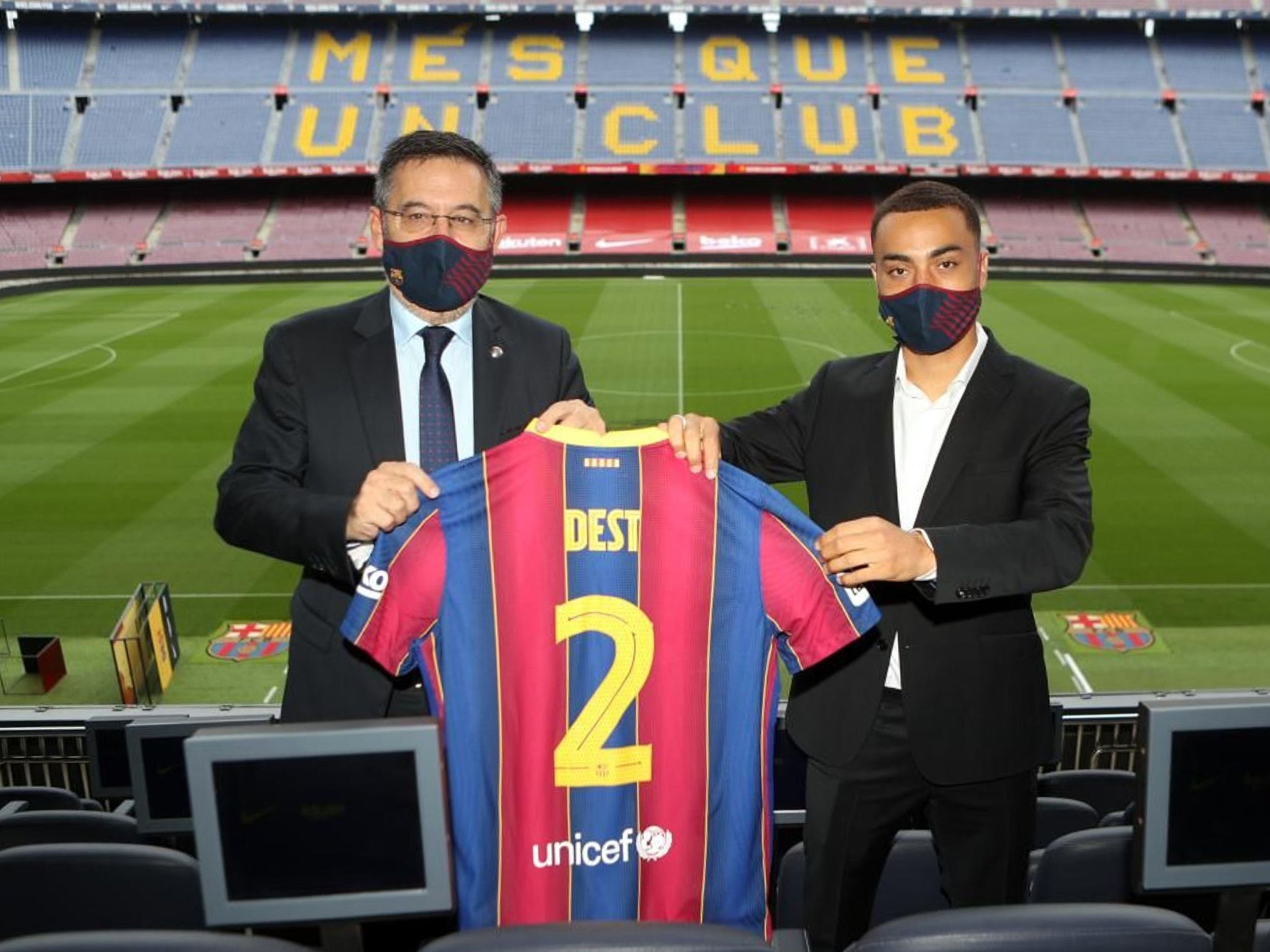 Josep Maria Bartomeu with recent signing Sergino Dest