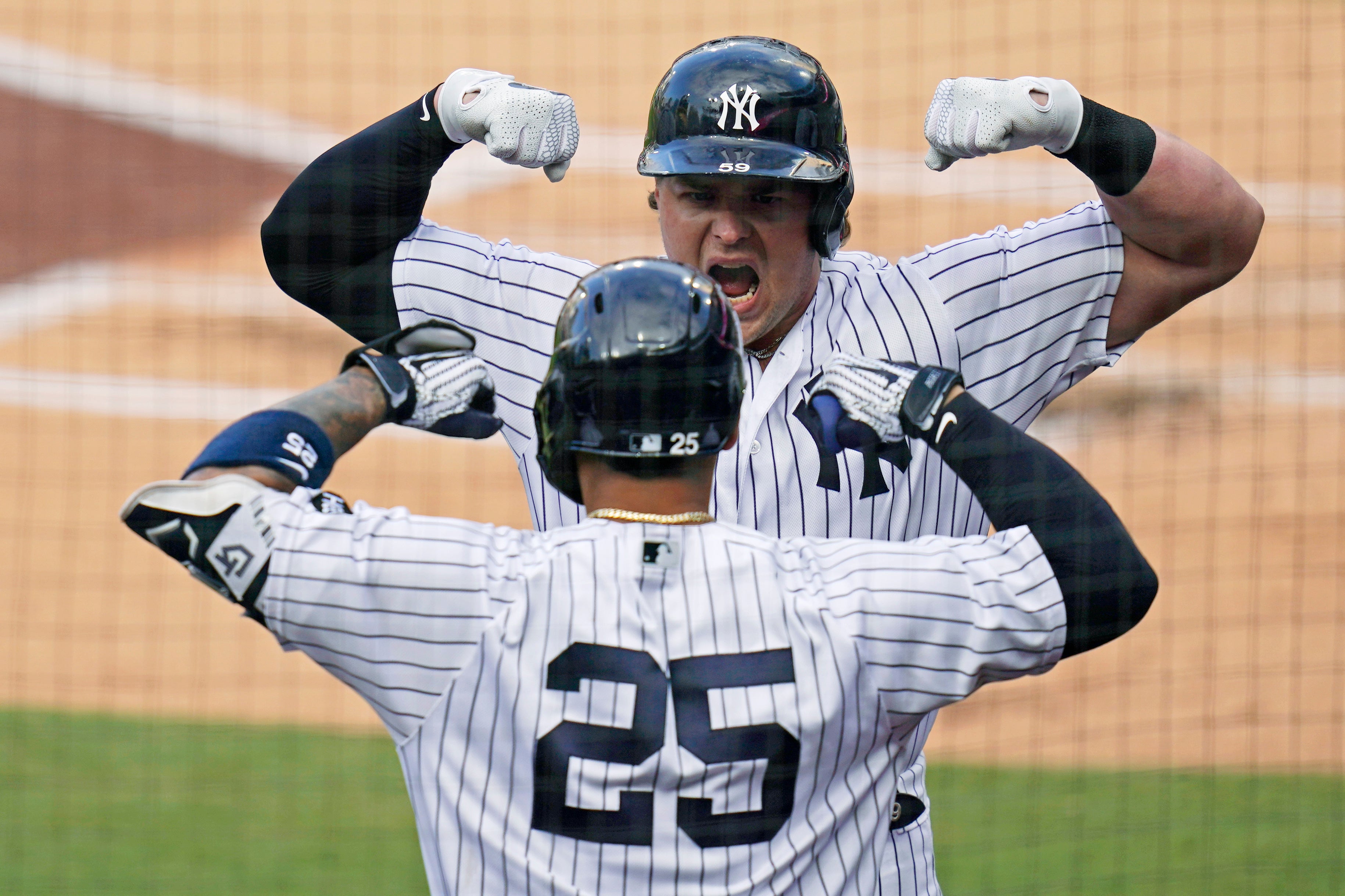 Luke Voit bateó un jonrón solitario para dar la ventaja tempranera a los Bombarderos del Bronx