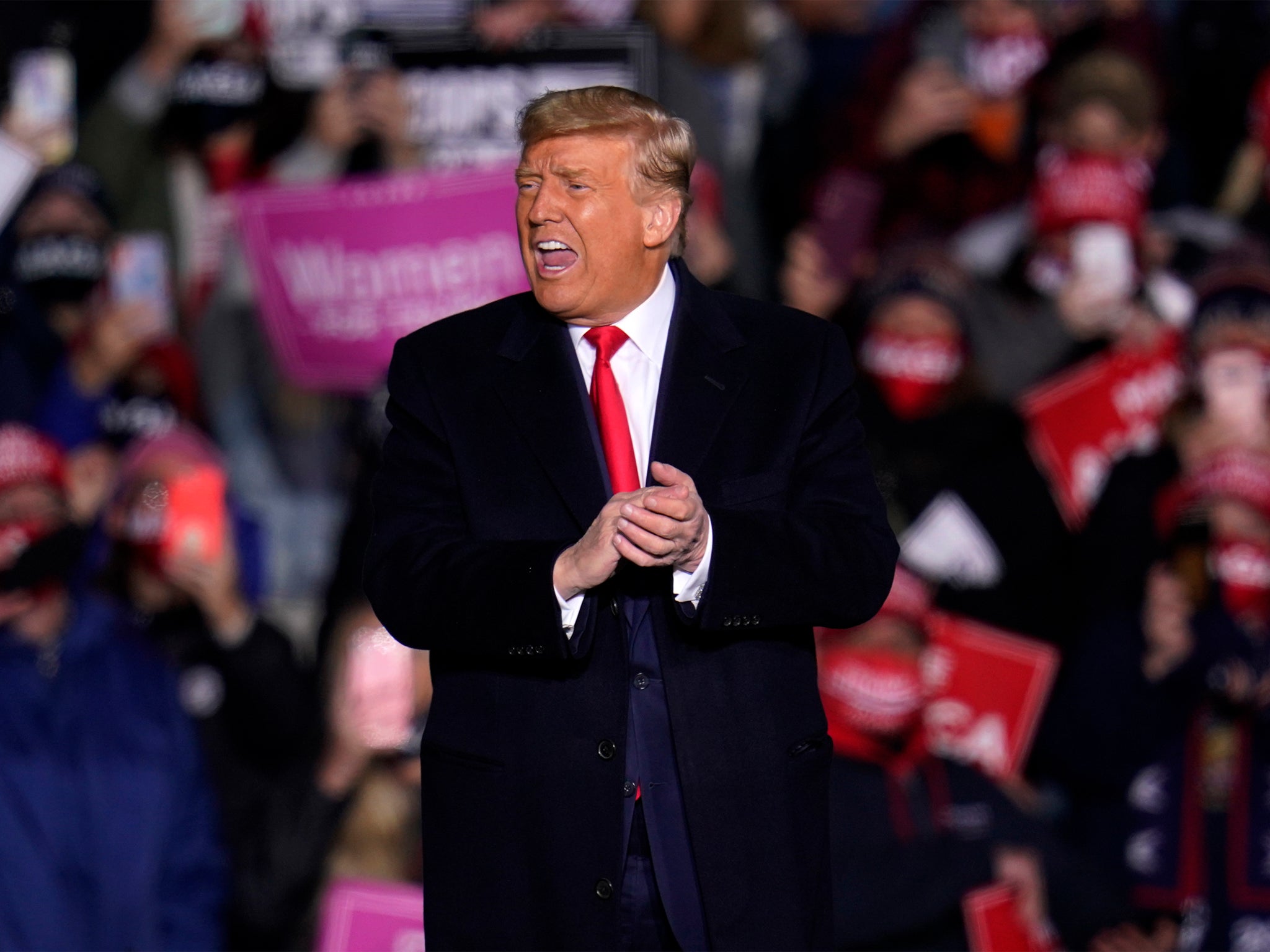 Trump acknowledging supporters after speaking at a campaign rally at Erie International Airport on 20 October