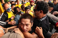 Thai yellow-shirt royalists clash with anti-govt protesters in Bangkok