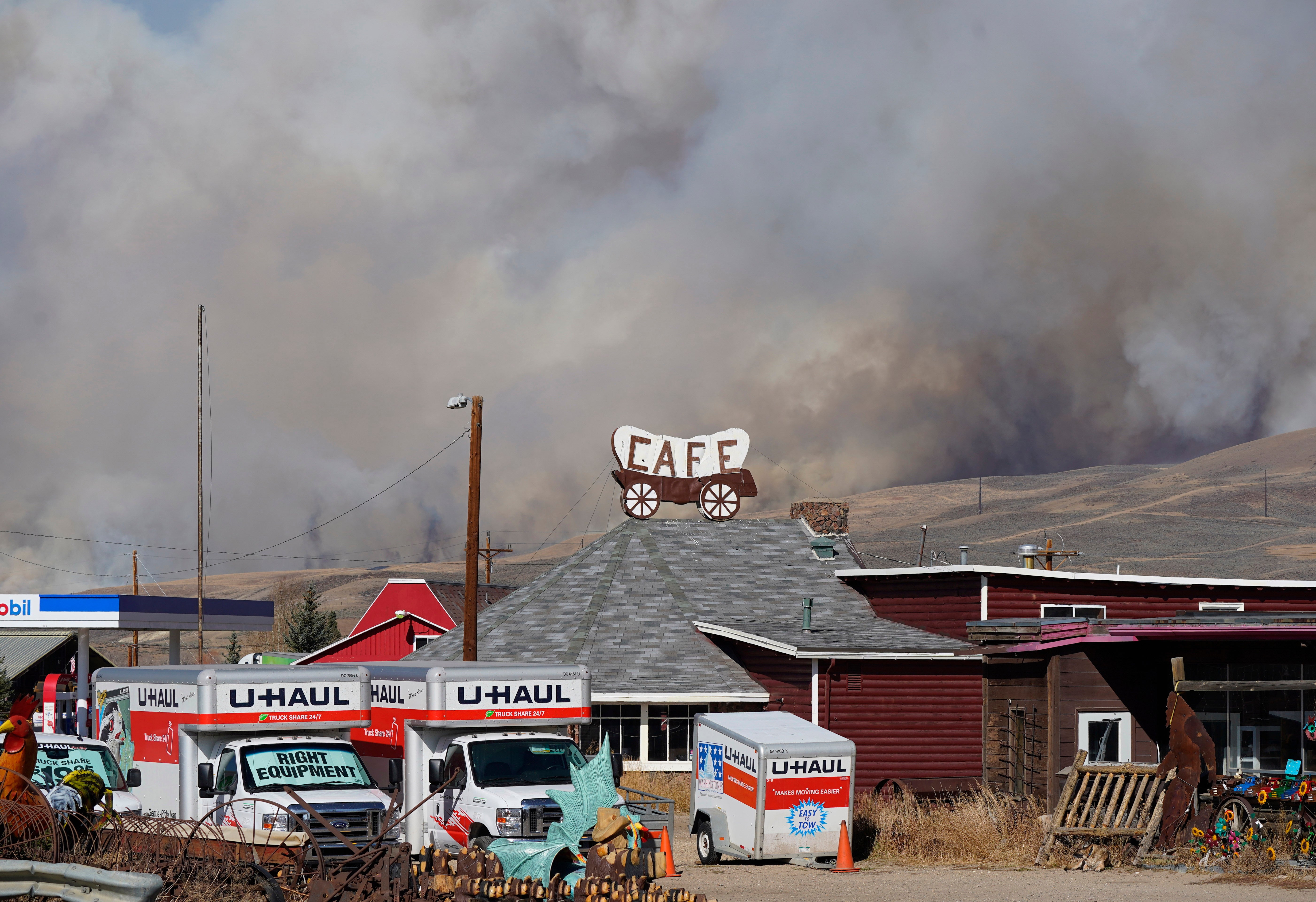 Colorado wildfires drag on later than normal, break records