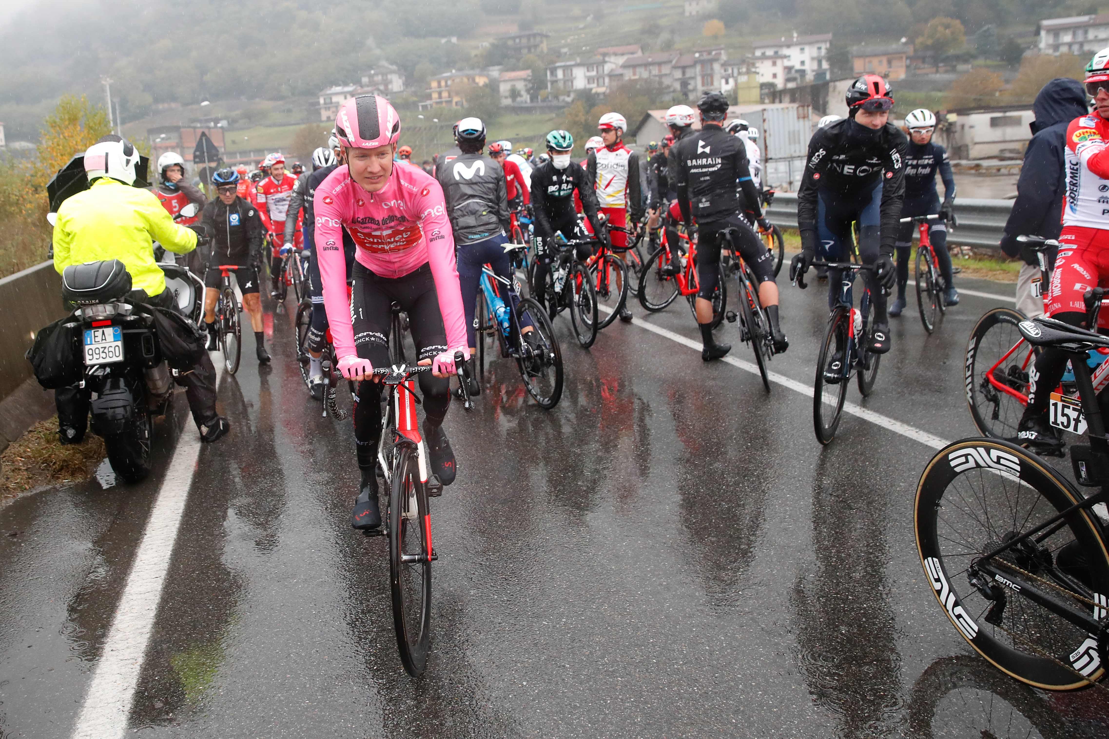 Wilco Kelderman at the start of a wet stage 19