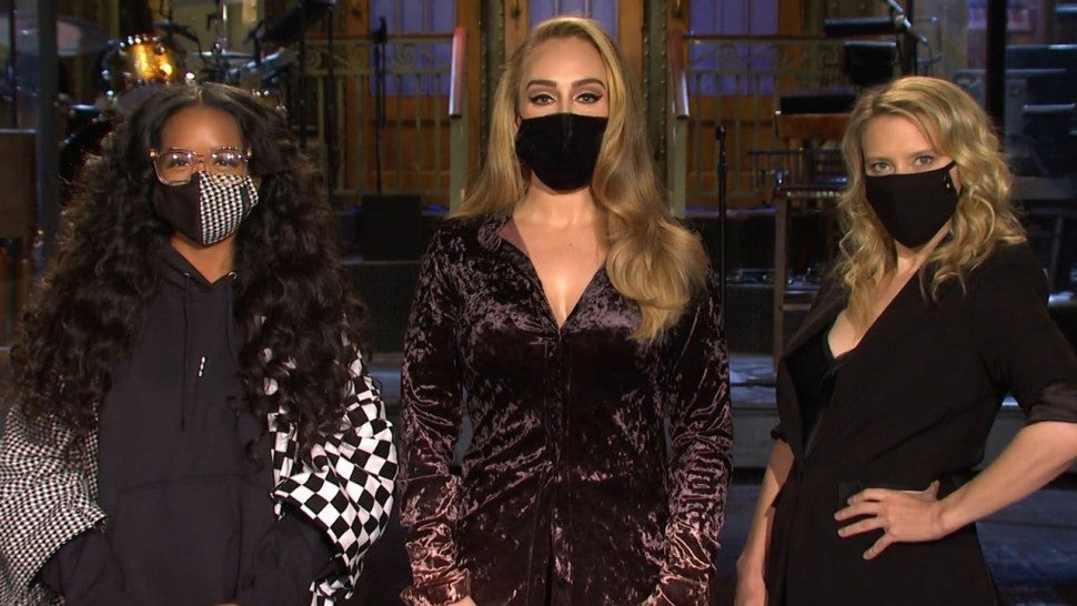 Adele (centre) with singer H.E.R (left) and Kate McKinnon