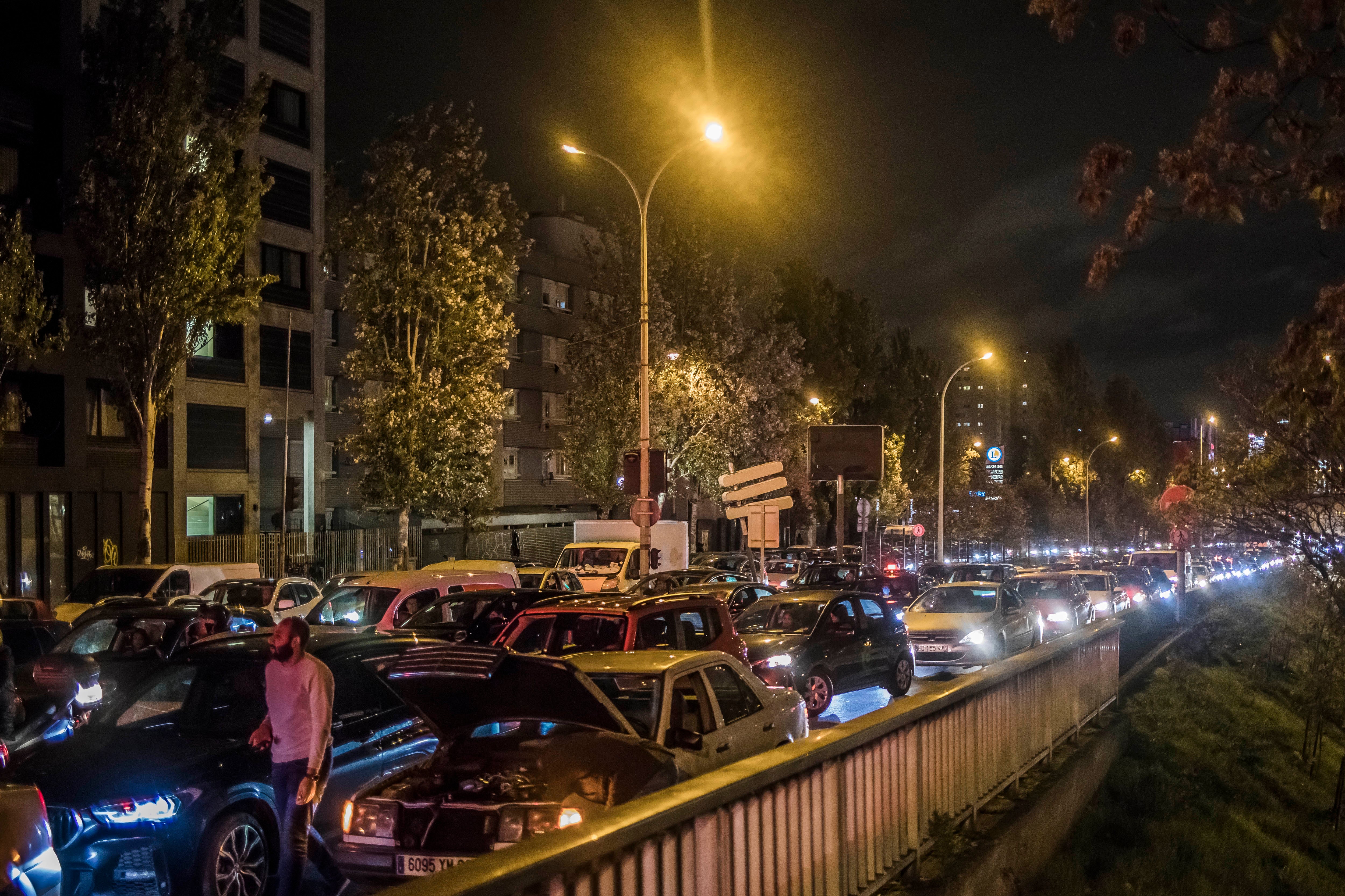 Traffic jams in Paris as traffic records were reported to have been broken