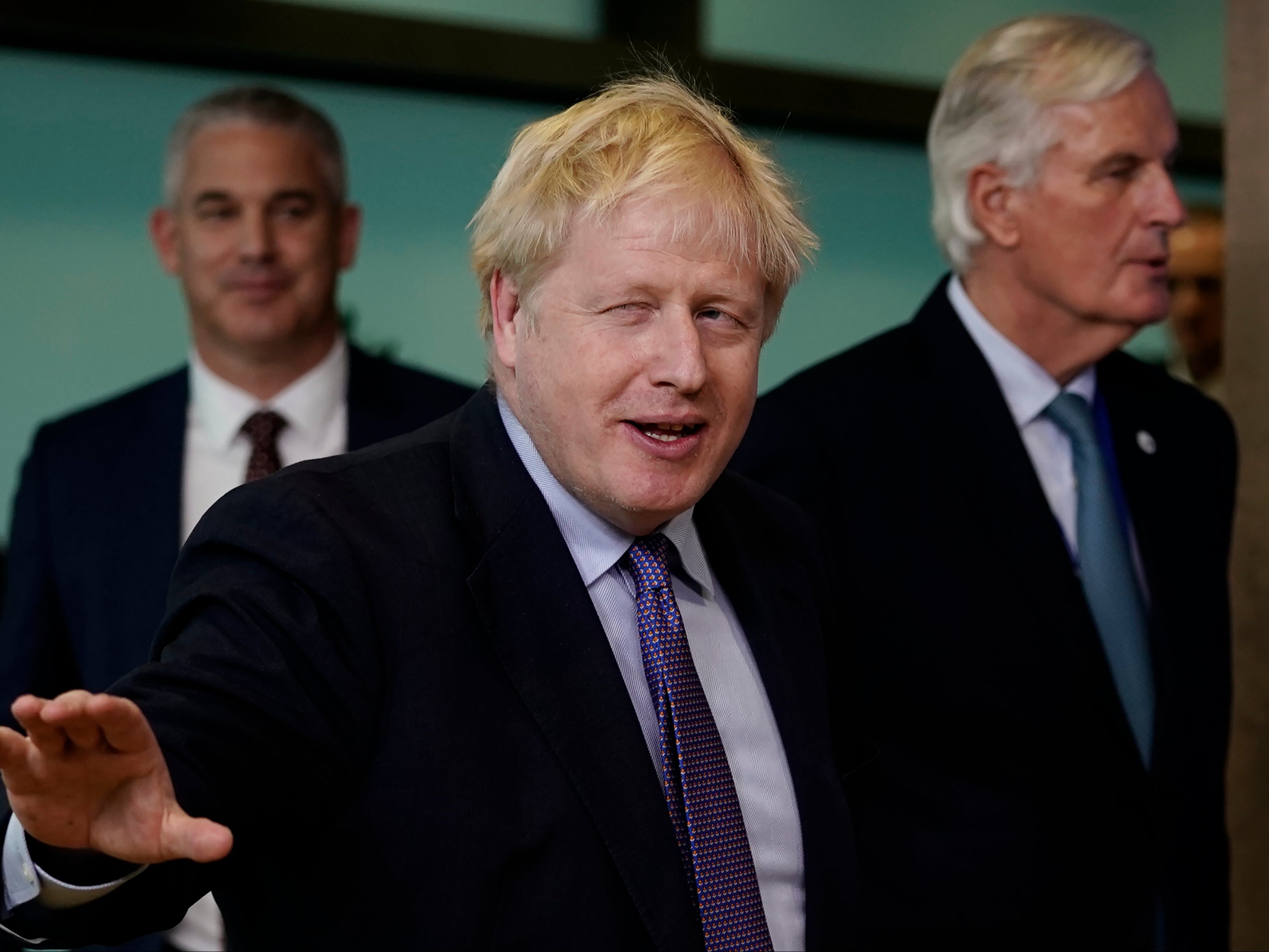 Barnier blocks Boris Johnson from bargaining with EU - follow live