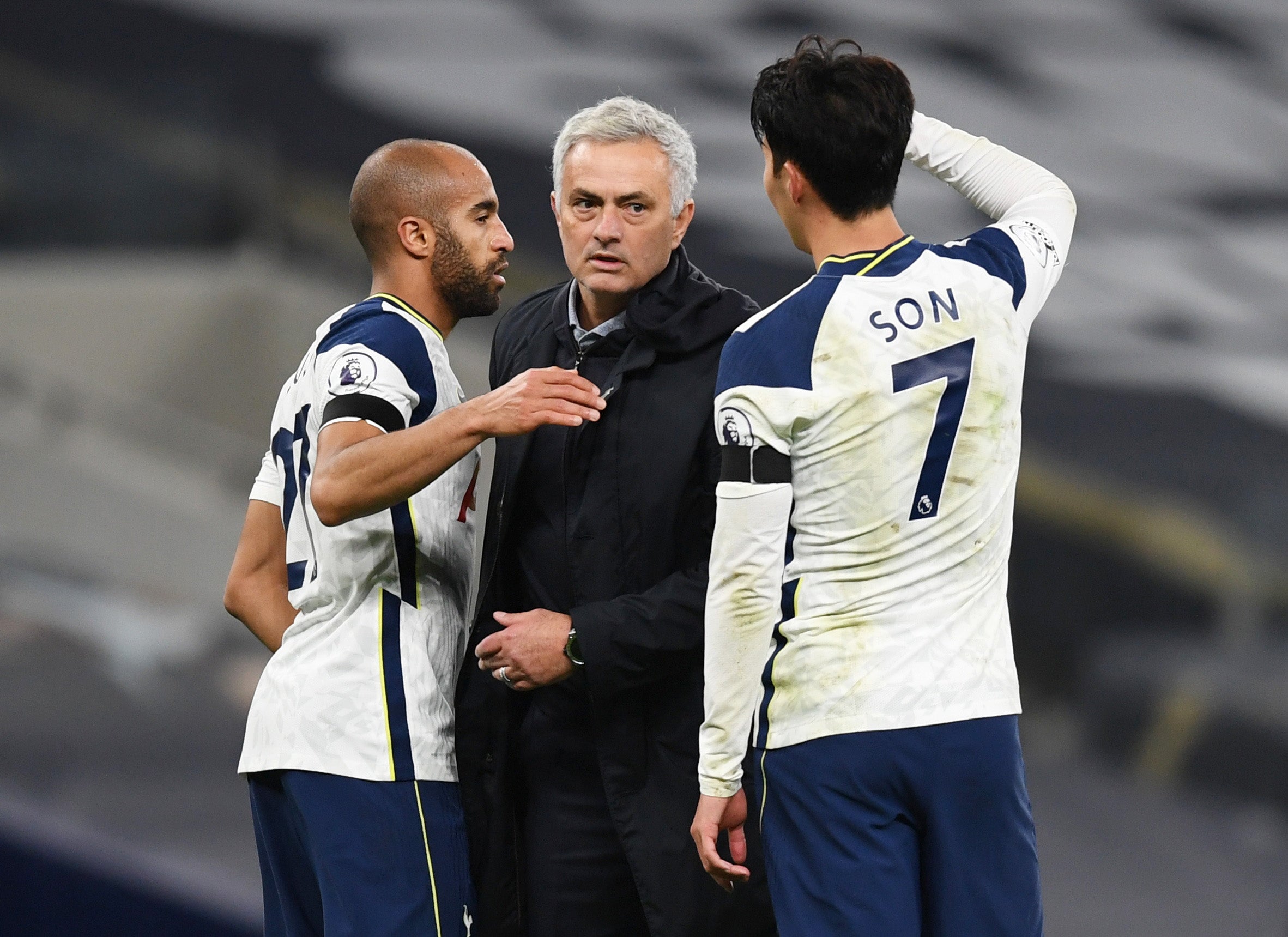 Jose Mourinho celebrates with his players at full-time