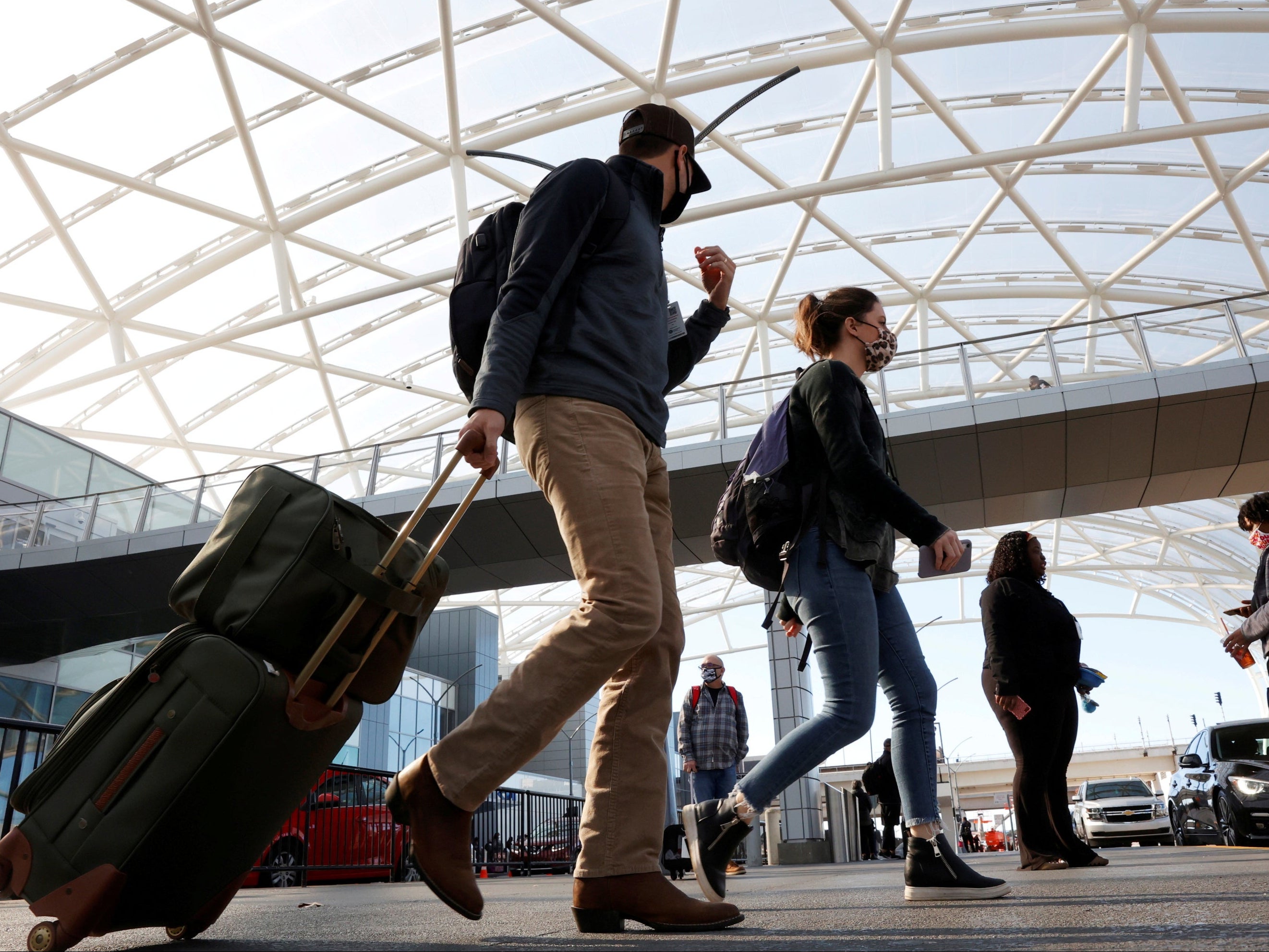 Millions stick with Thanksgiving travel plans despite Covid warnings