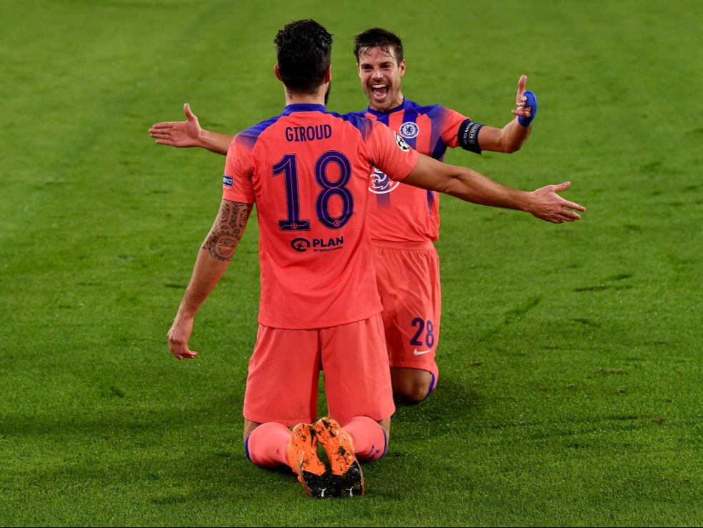 Olivier Giroud celebrates with Cesar Azpilicueta