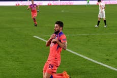 Giroud hits four as Chelsea thrash Sevilla to win group