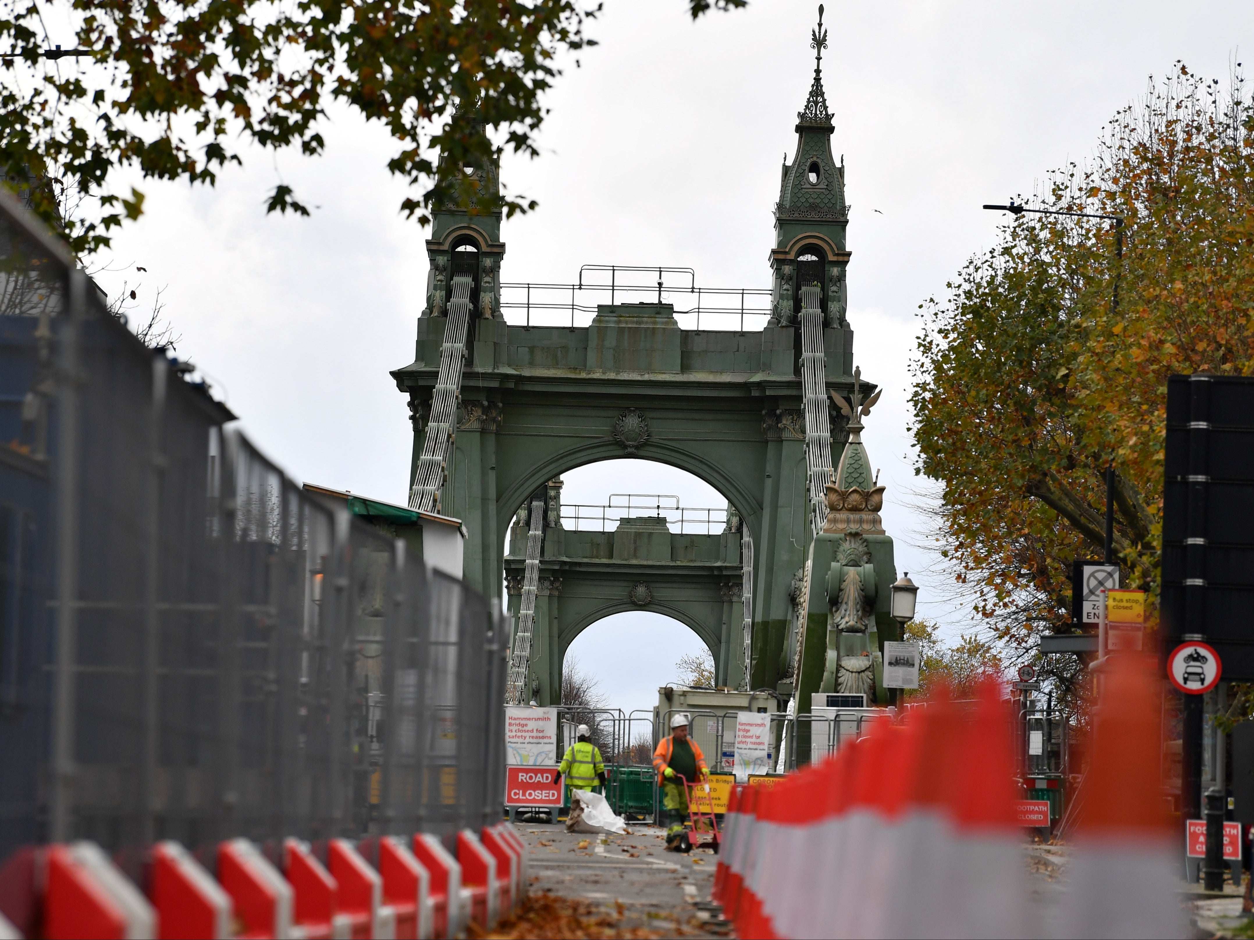 Hammersmith Bridge was closed to traffic in April 2019 because of fractures in its cast iron structure