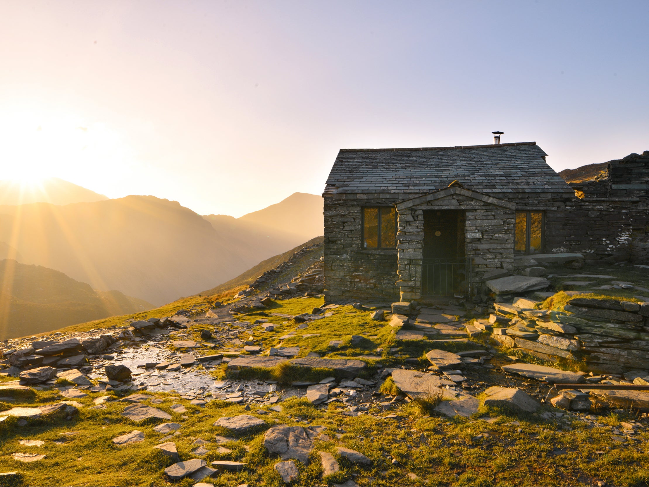 Dubs Hut bothy at Fleetwith Pike