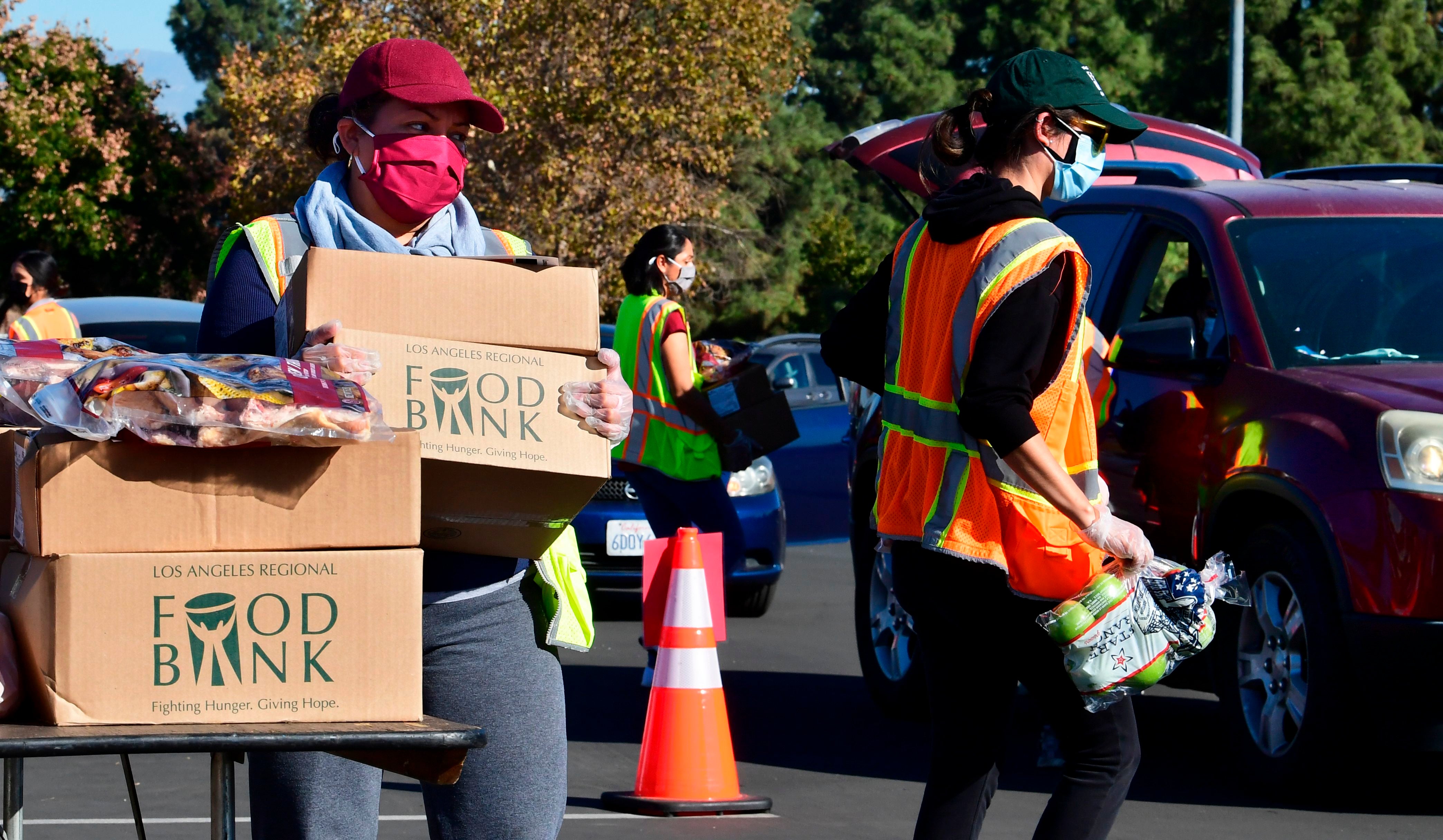 As the US economy worsens, people are turning to food banks