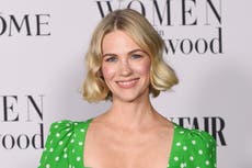 January Jones trolls tabloid over ‘desperate bikini pictures’ claim