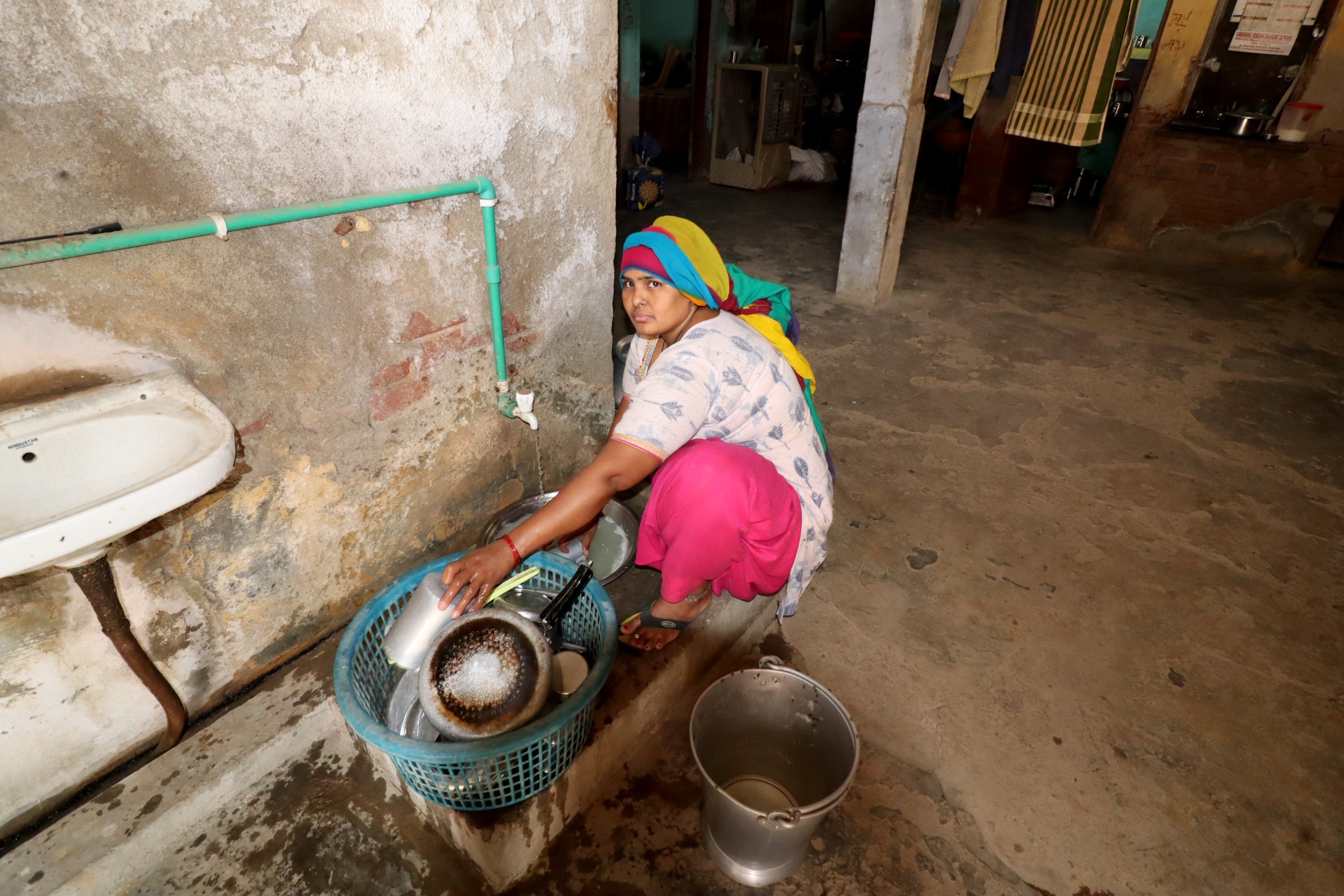 A woman cleaning utensils at home