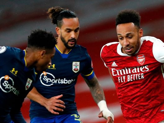 Kyle Walker-Peters and Theo Walcott vie with Pierre-Emerick Aubameyang