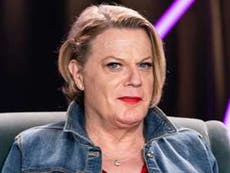 Eddie Izzard praised for use of she/her pronouns