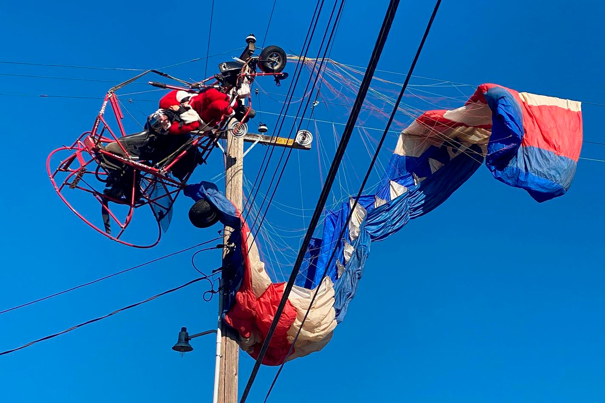 Santa-Power Lines Rescue