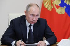 Putin gives all Russian presidents immunity from prosecution