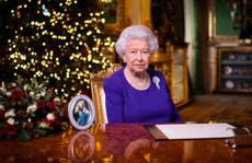 Queen Elizabeth pays tribute to 'kindness of strangers'