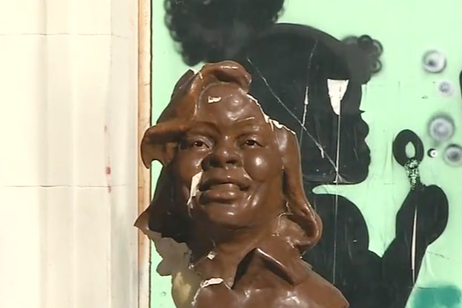 A bust of police shooting victim Breonna Taylor was vandalised in Oakland, California