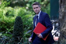 Williamson under growing pressure to keep all schools in England shut