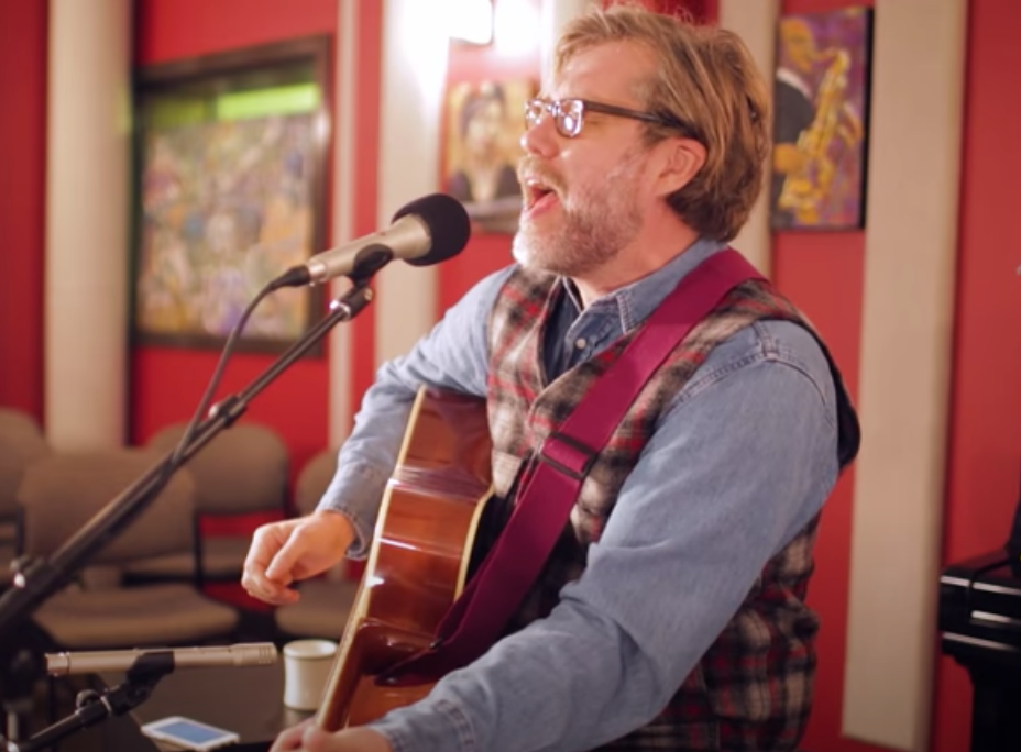 Musician John Roderick performing for KNKX Public Radio