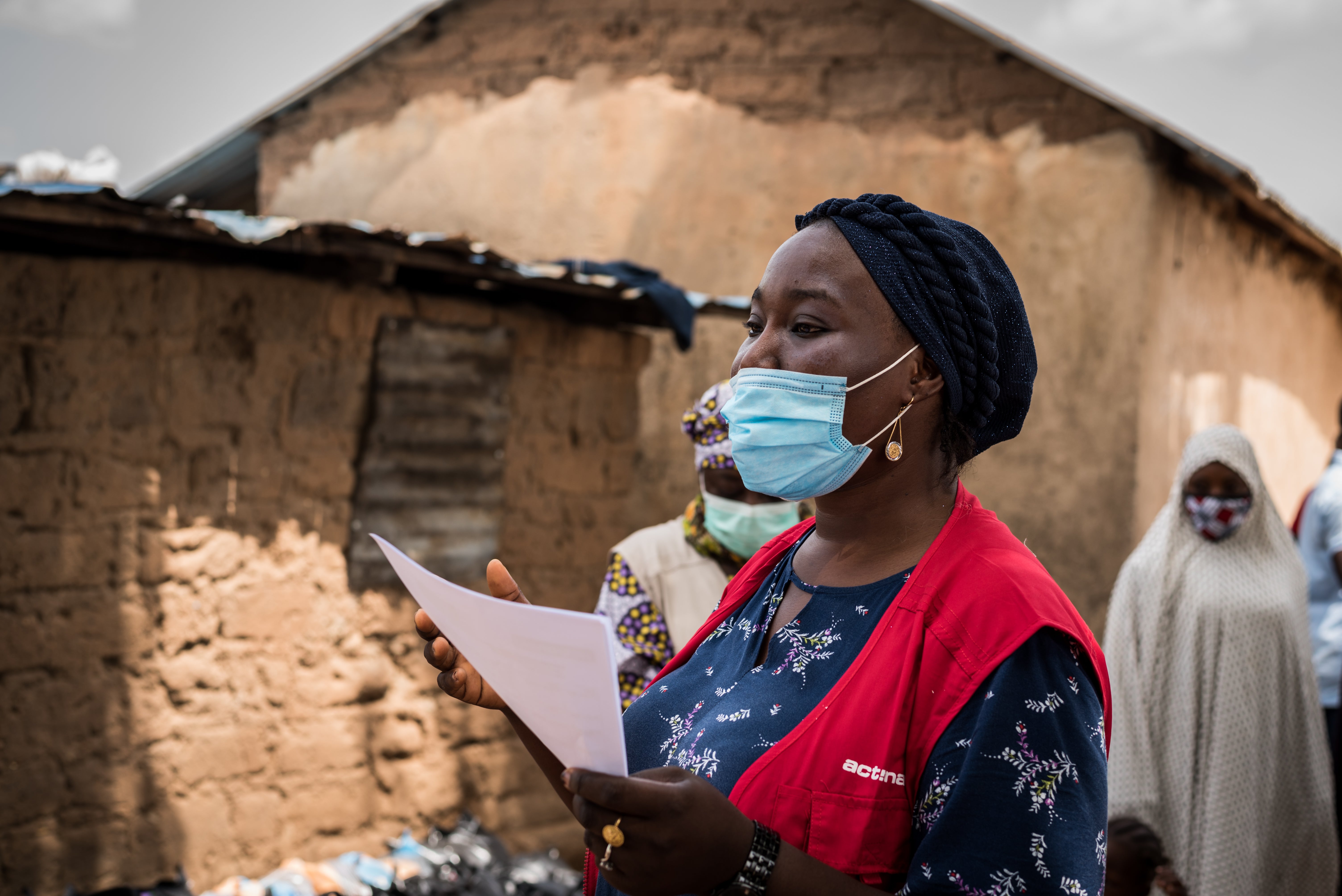 Salma Abdul-Waheed leading the distribution of food to Abuja’s most marginalised families.