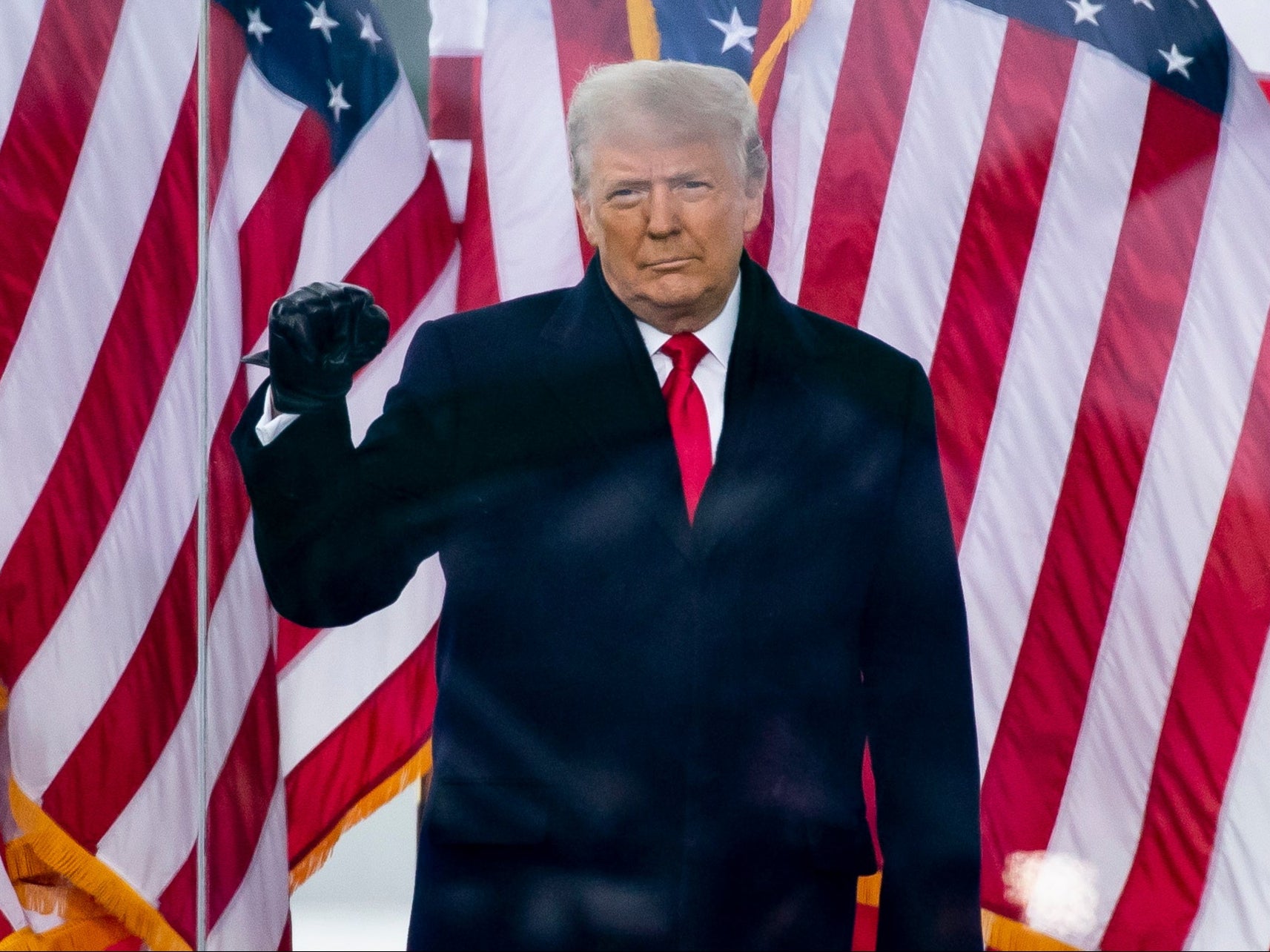 Trump greeted with cheers on morning call to RNC