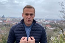 Poisoned Kremlin critic Navalny announces imminent return to Russia