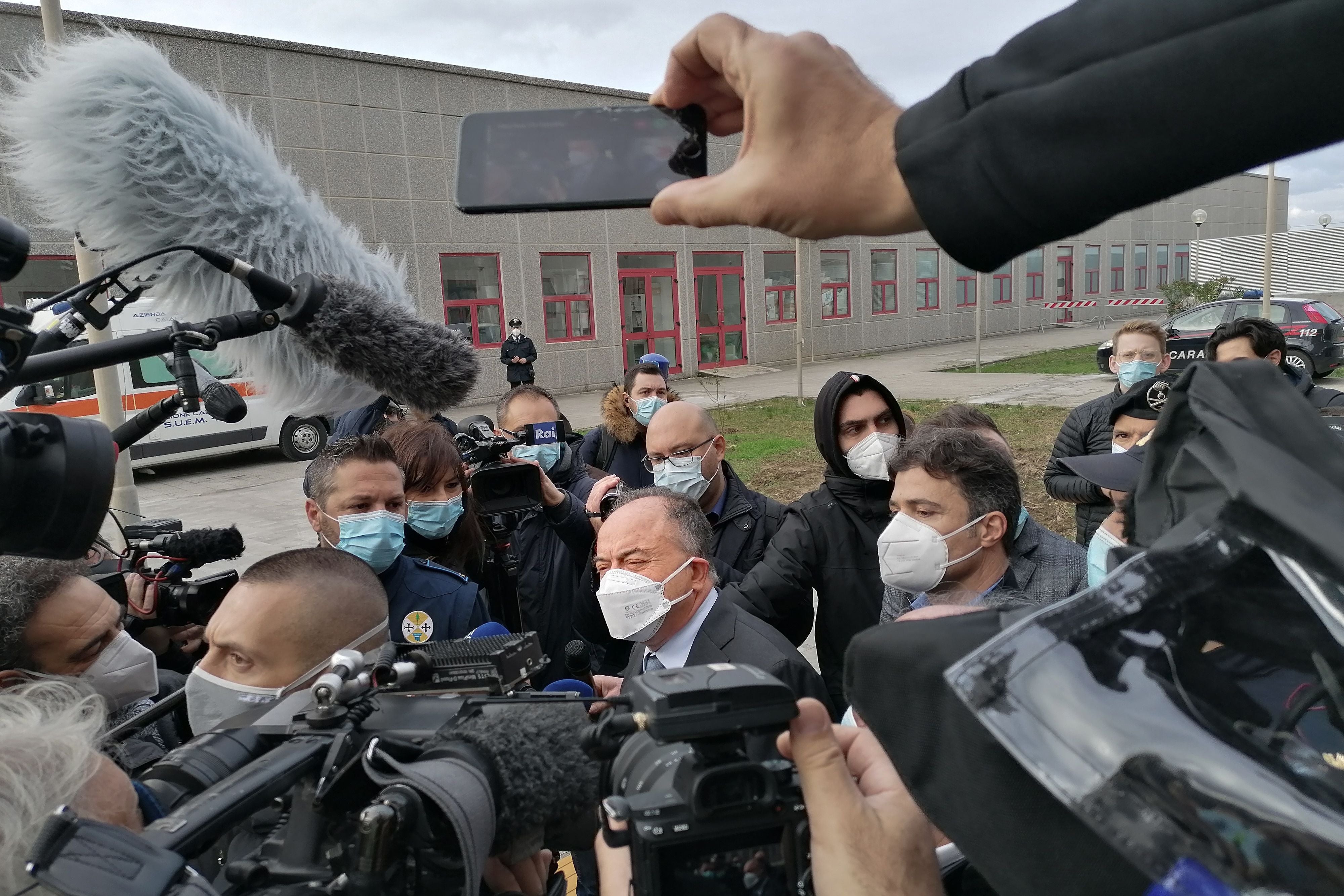 &nbsp;Nicola Gratteri (C) is surrounded by cameramen and journalists as he arrives for the opening of the 'Rinascita-Scott' maxi-trial&nbsp;