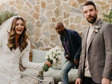 Dave Chappelle photobombs a Texas couple’s ‘first look’ wedding photos