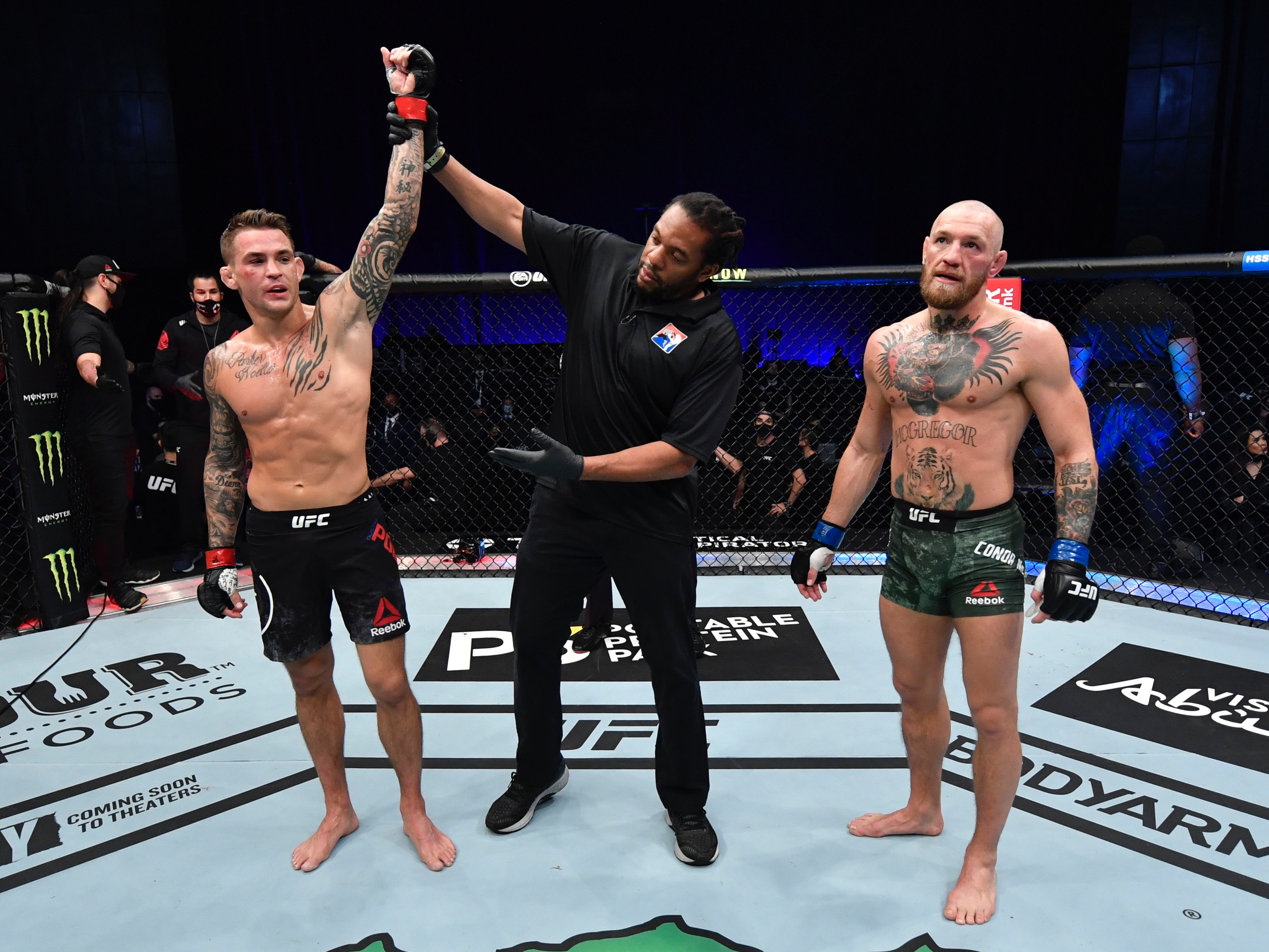 Dustin Poirier reacciona tras vencer a Conor McGregor