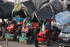 Angry Indian farmers prepare for massive Republic Day rally