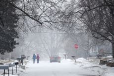 'Historic' snow blankets parts of Midwest, disrupts travel