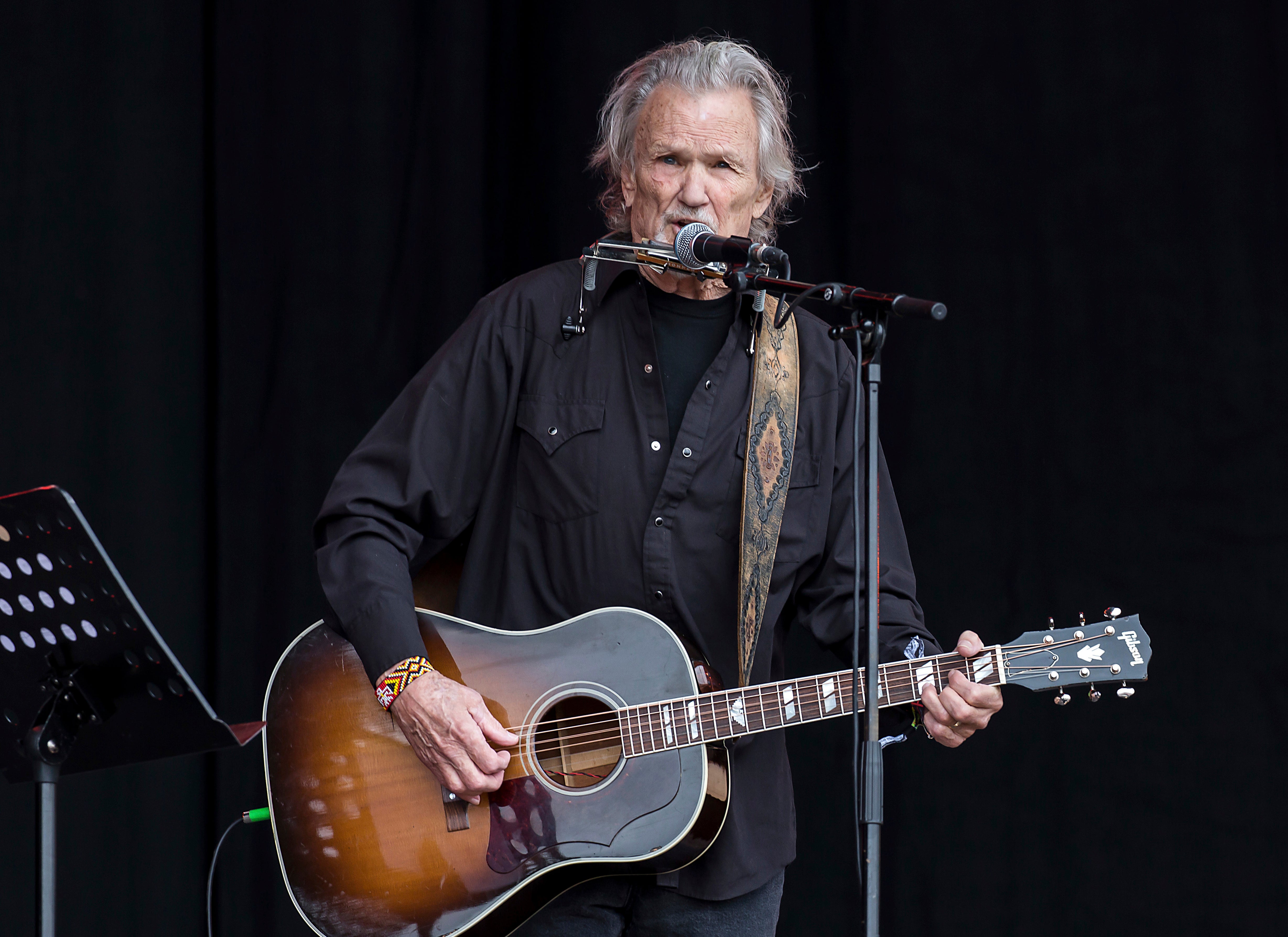 Kris Kristofferson performing at Glastonbury Festival