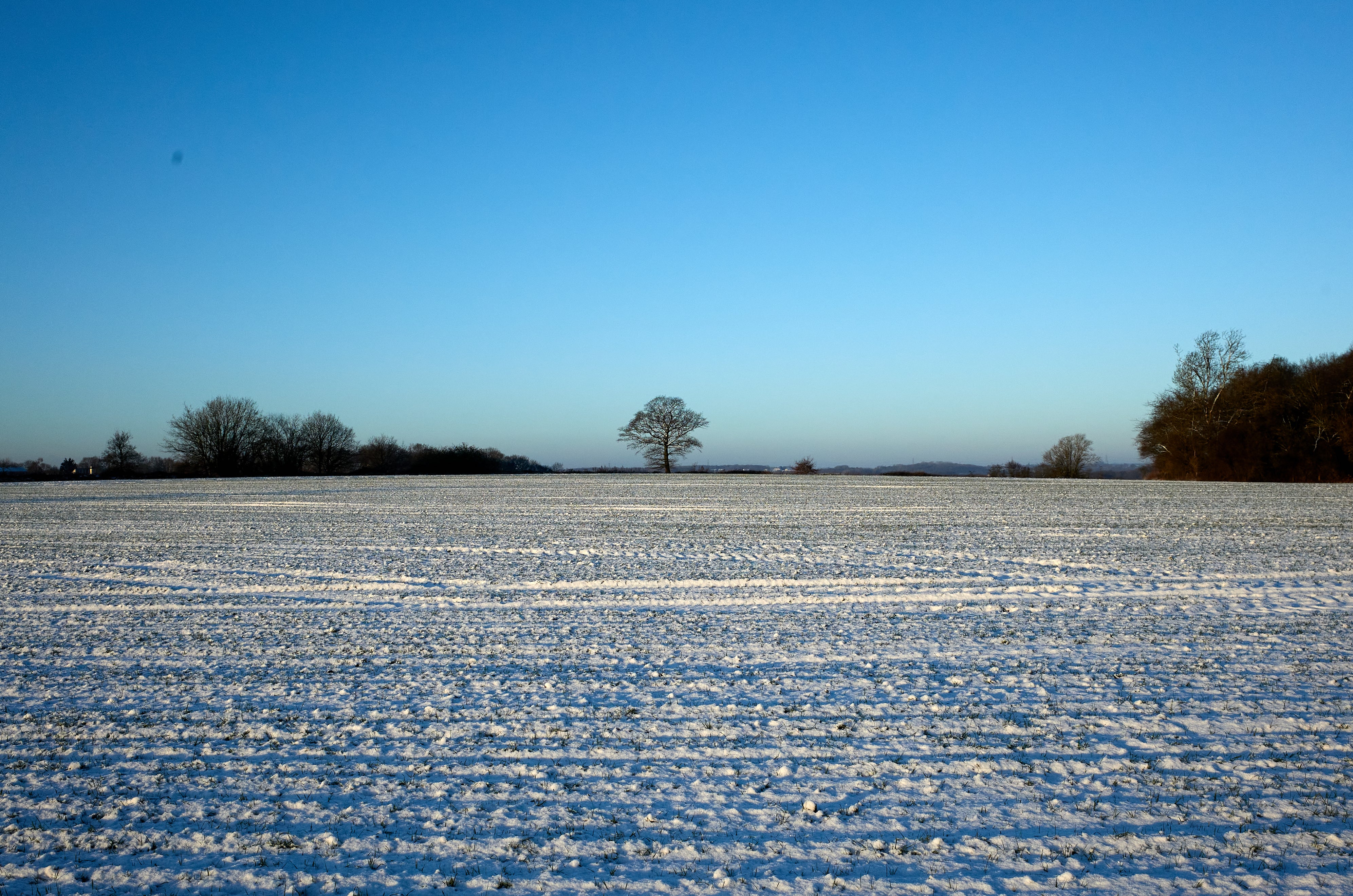 UK braced for heavy snow torrential rain during icy weekend