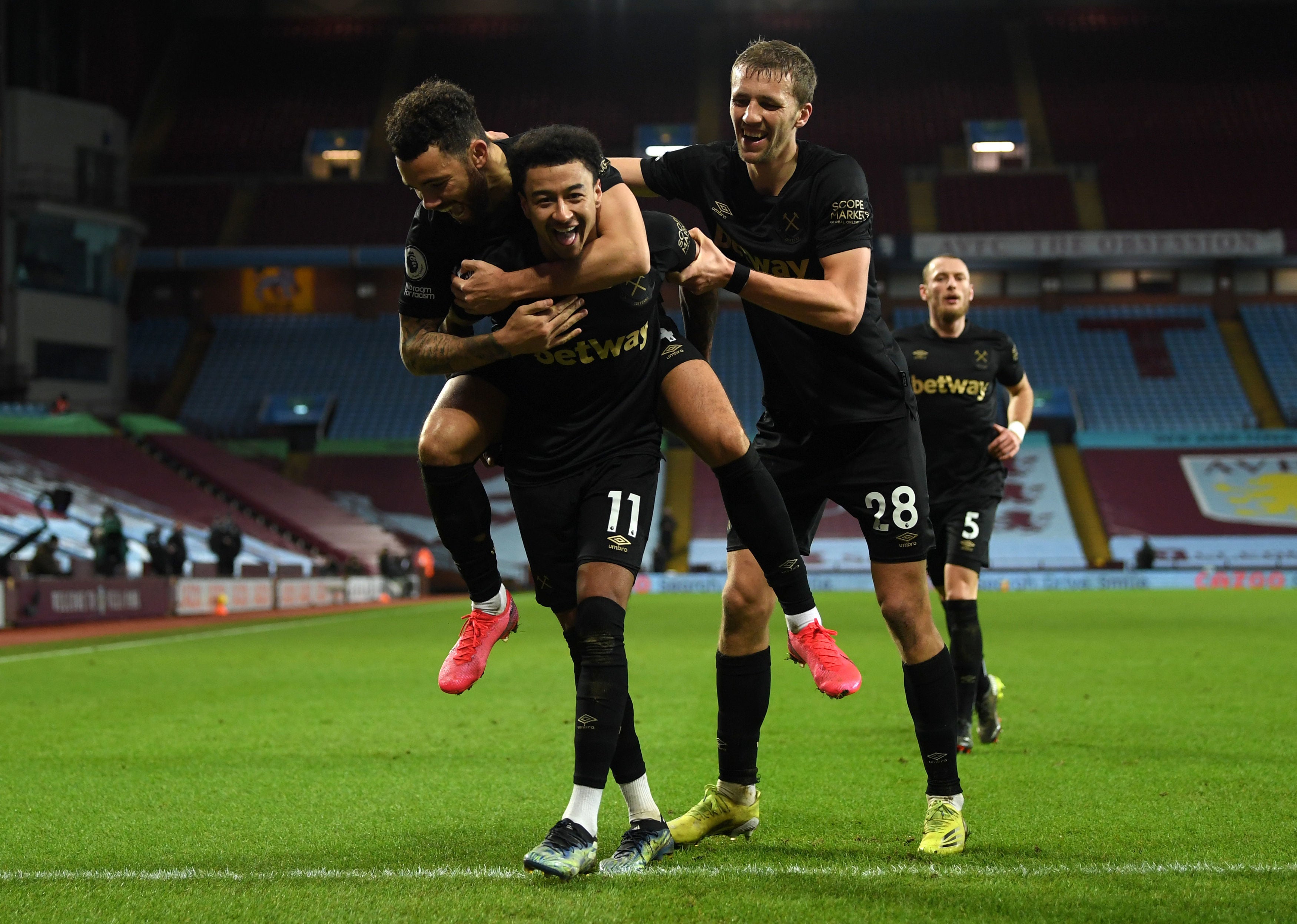 Jesse Lingard celebrates with his West Ham teammates