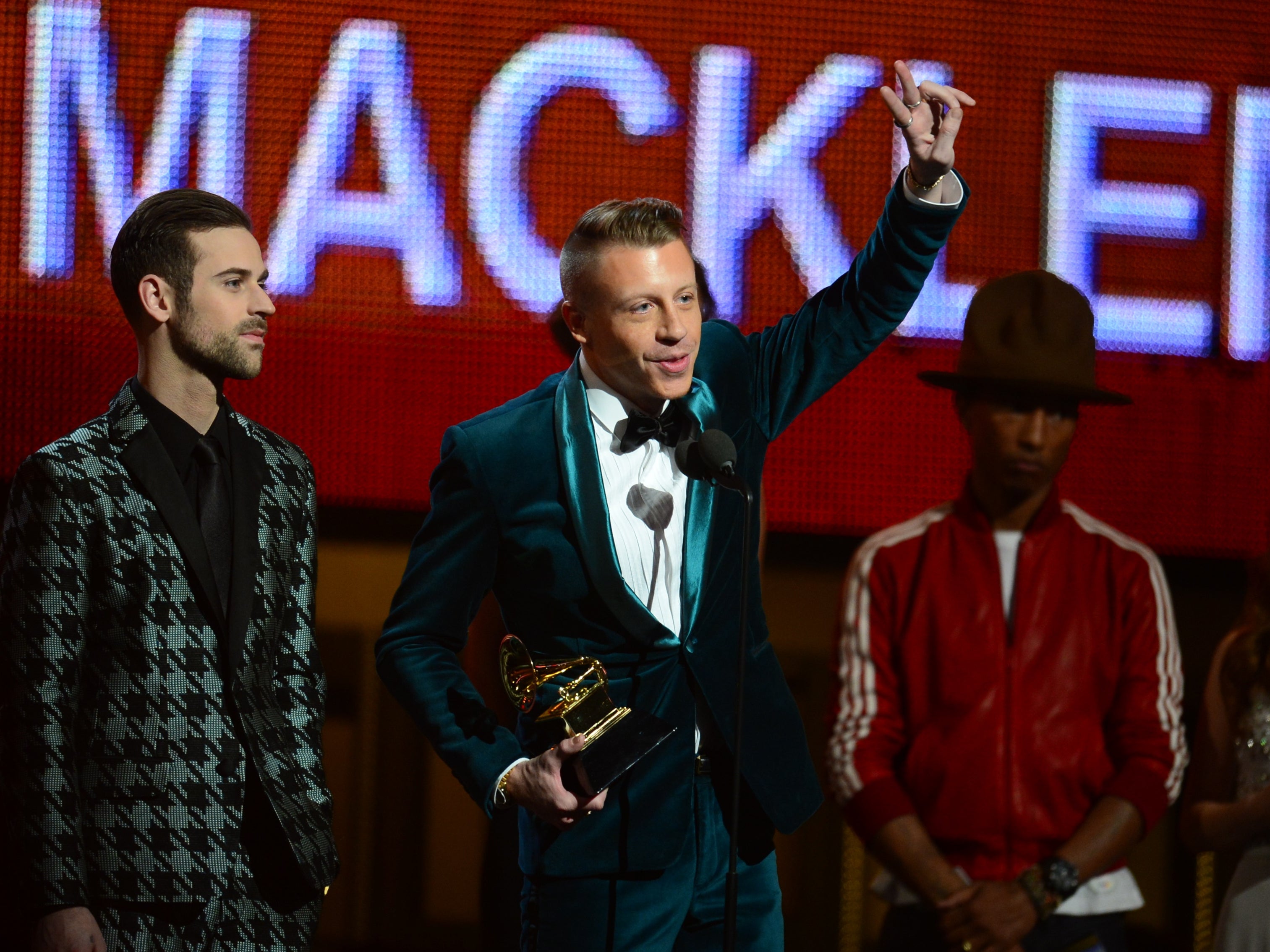 Macklemore and Ryan Lewis accepting the trophy in 2014