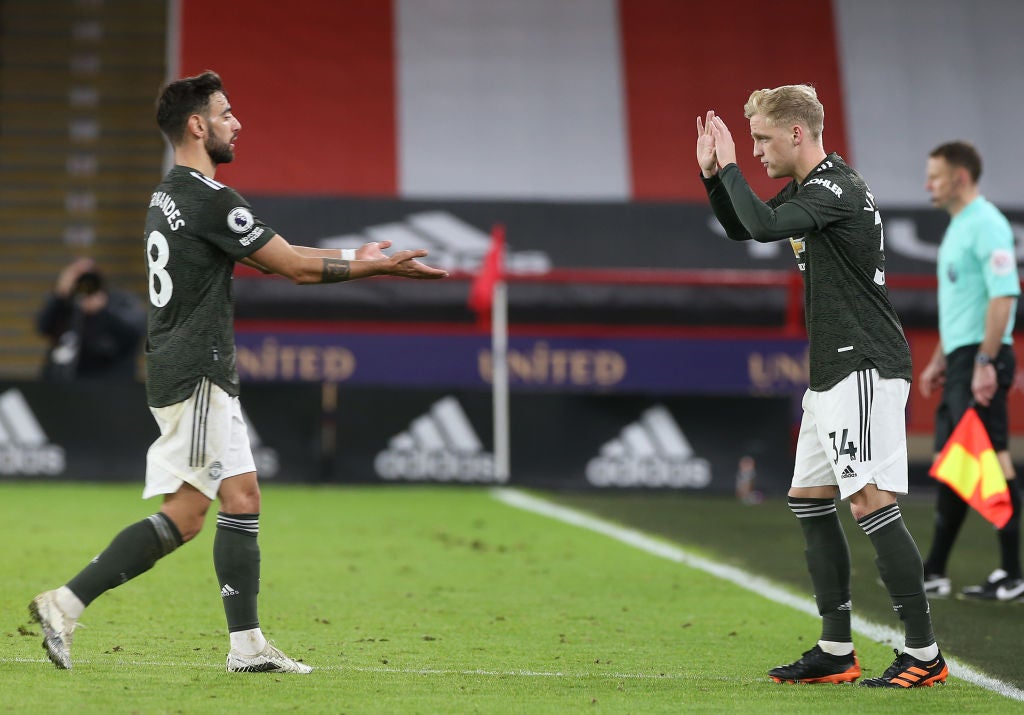 Donny van de Beek comes on as a substitute for Bruno Fernandes against Sheffield United