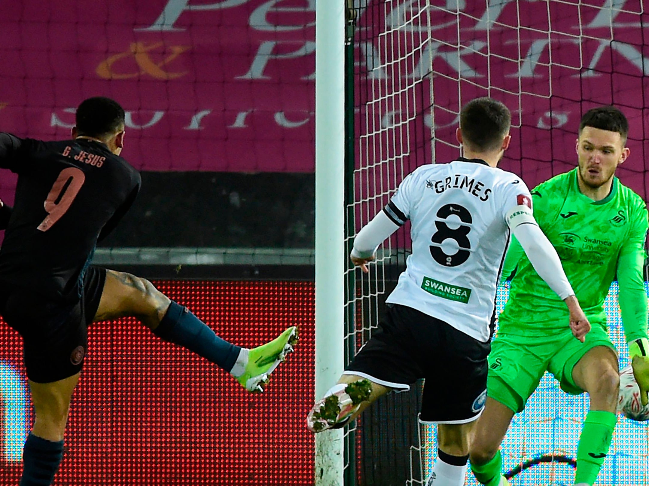 Gabriel Jesus scores Manchester City's third goal