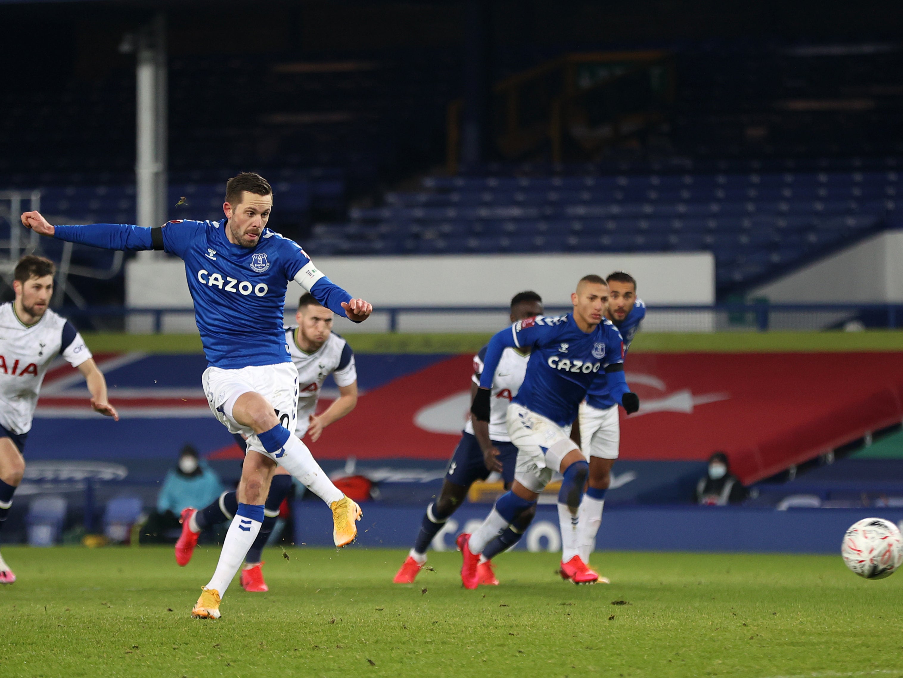 Gylfi Sigurdsson scored from the spot to make it 3-1 to Everton