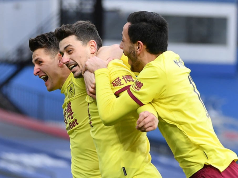 Matthew Lowton celebrates with teammates