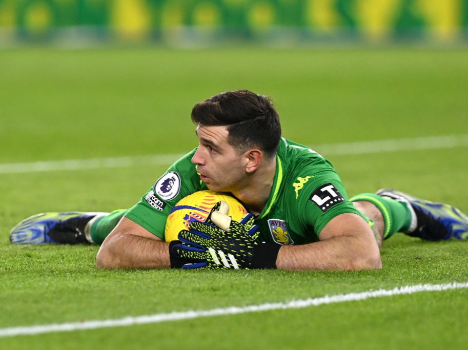 Emiliano Martinez in action