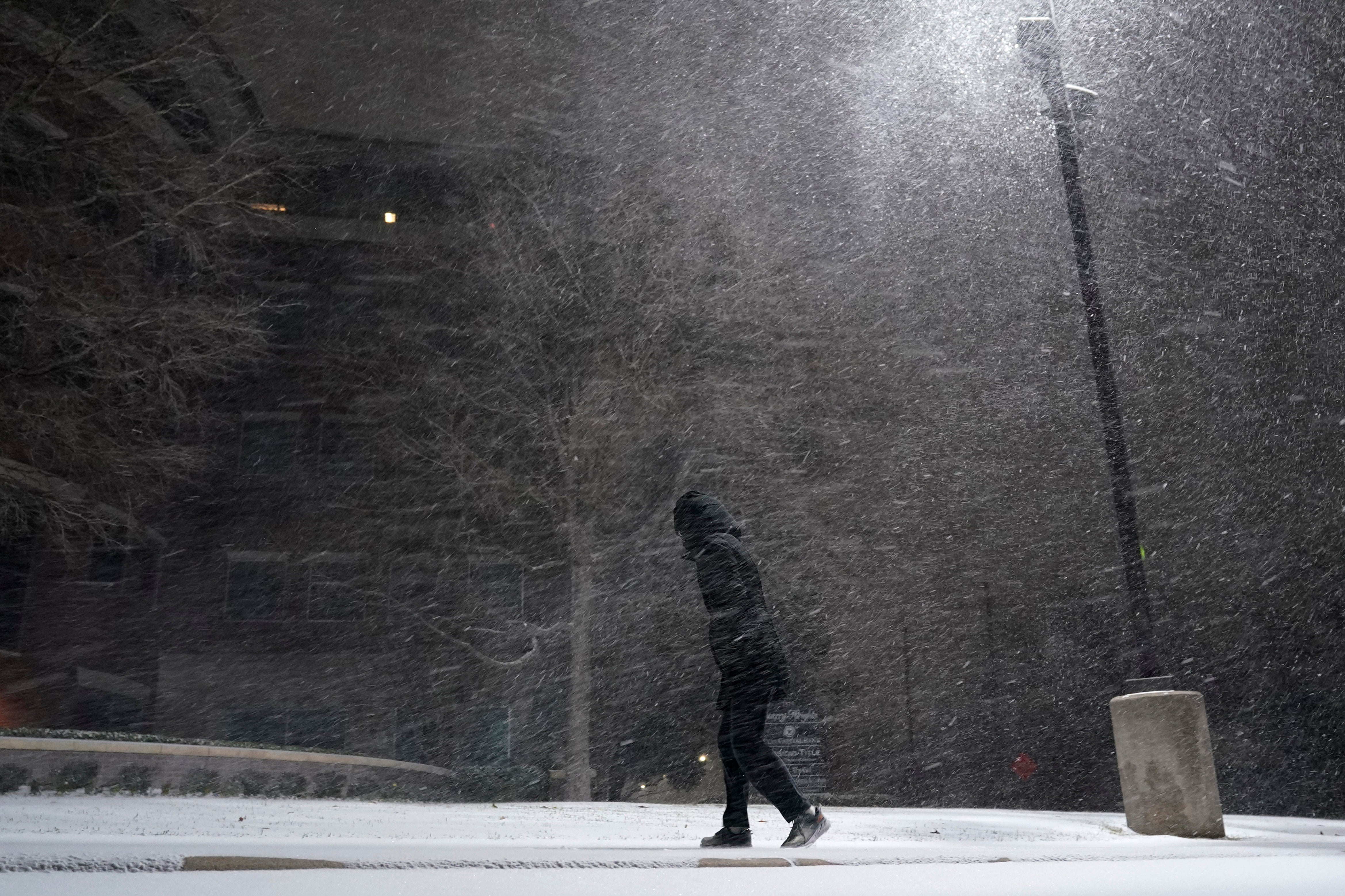 Blackouts and cancelled flights for thousands as winter storm keeps hammering US